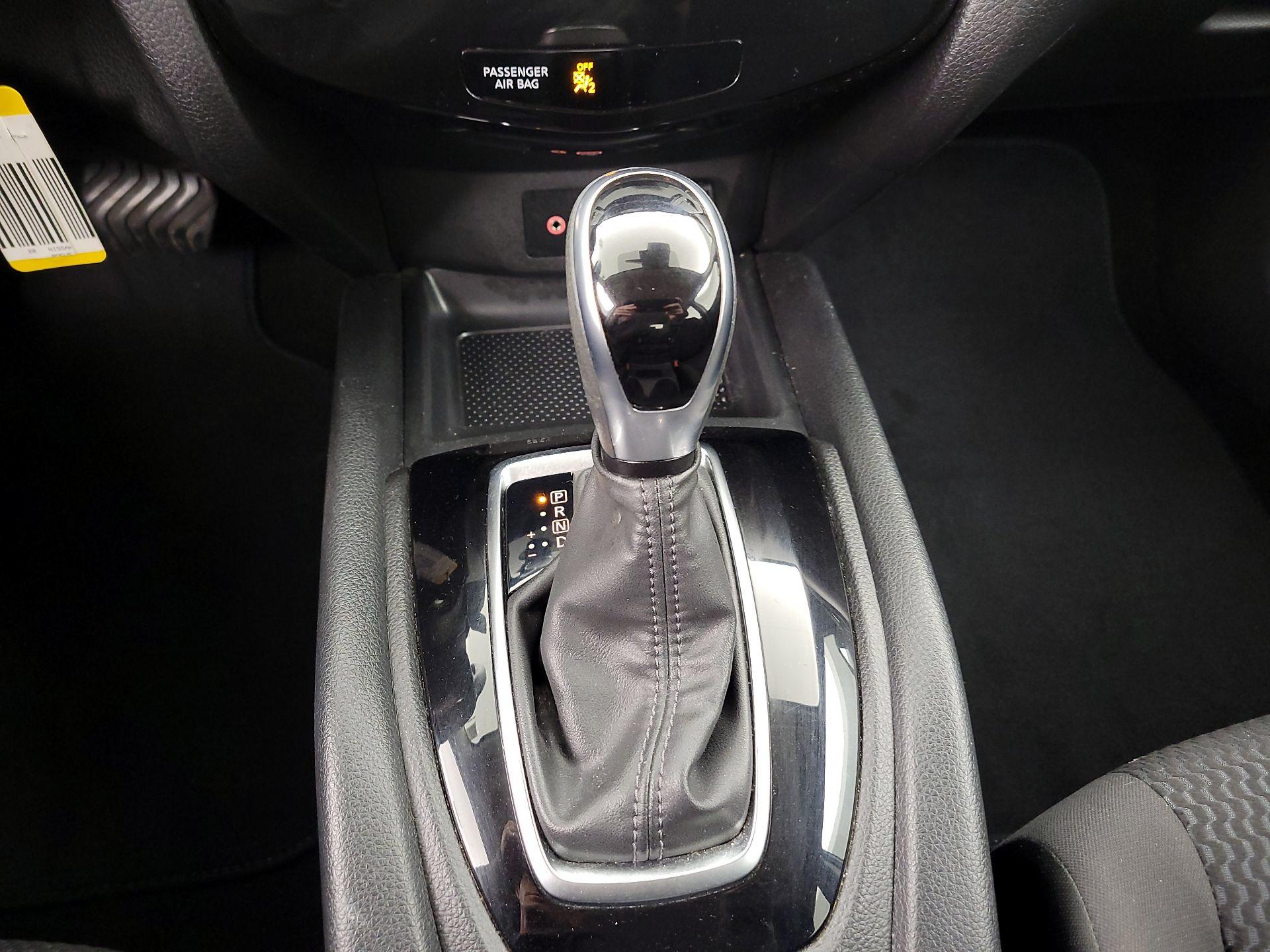 Thumbnail: 2020 Nissan Rogue Sport - 17