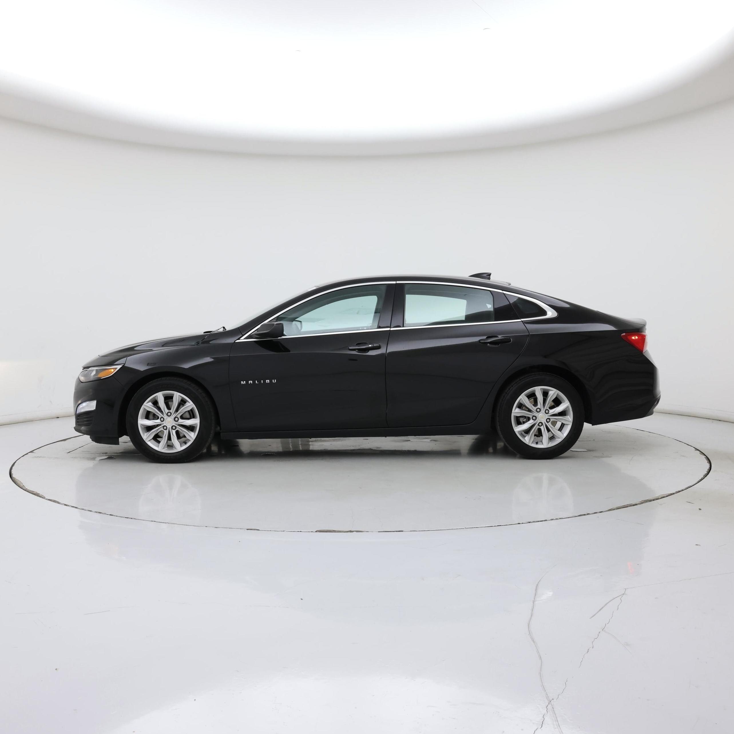 Thumbnail: 2023 Chevrolet Malibu - 3