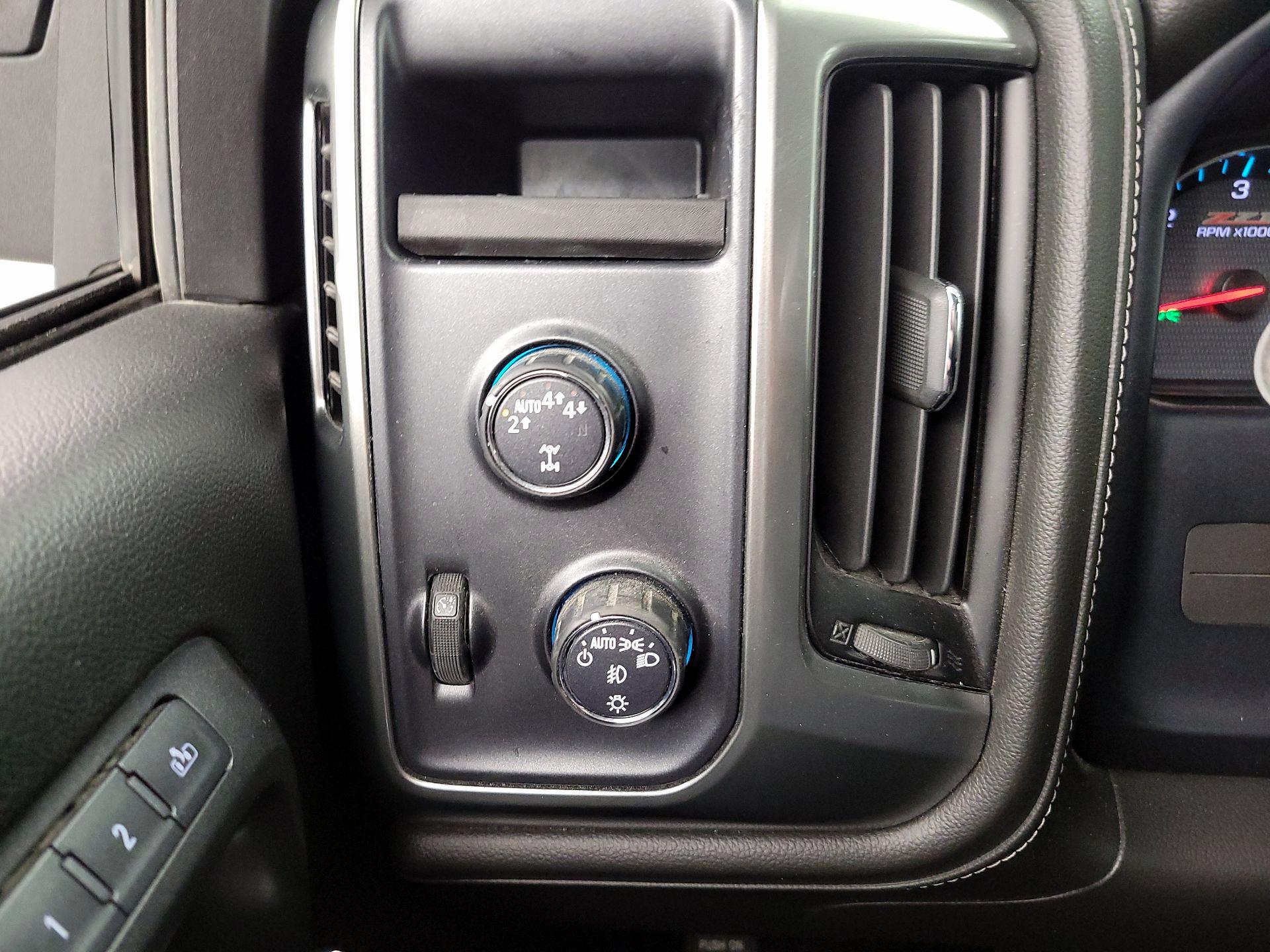 Thumbnail: 2018 Chevrolet Silverado 1500 - 13