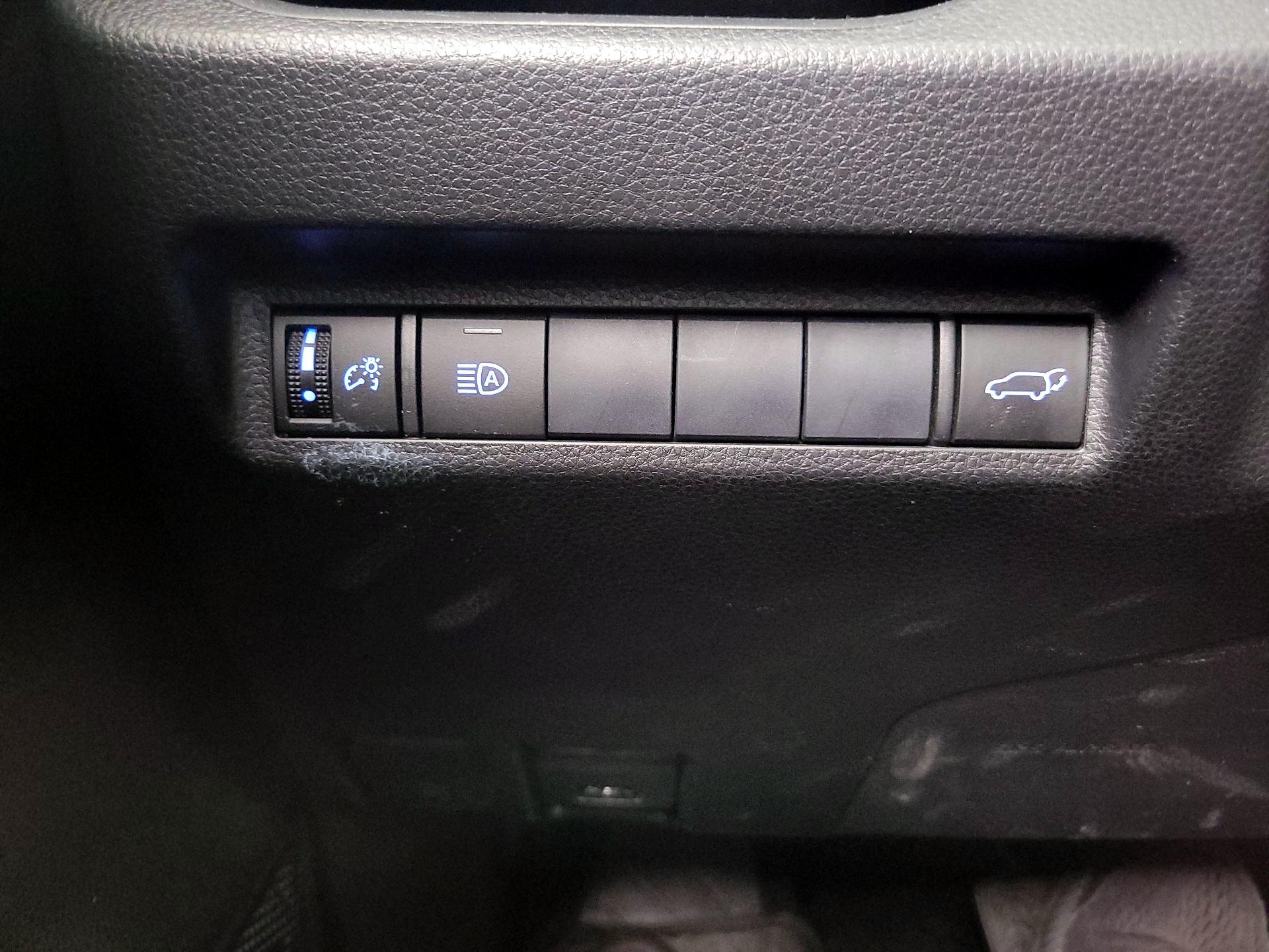 Thumbnail: 2019 Toyota RAV4 - 13