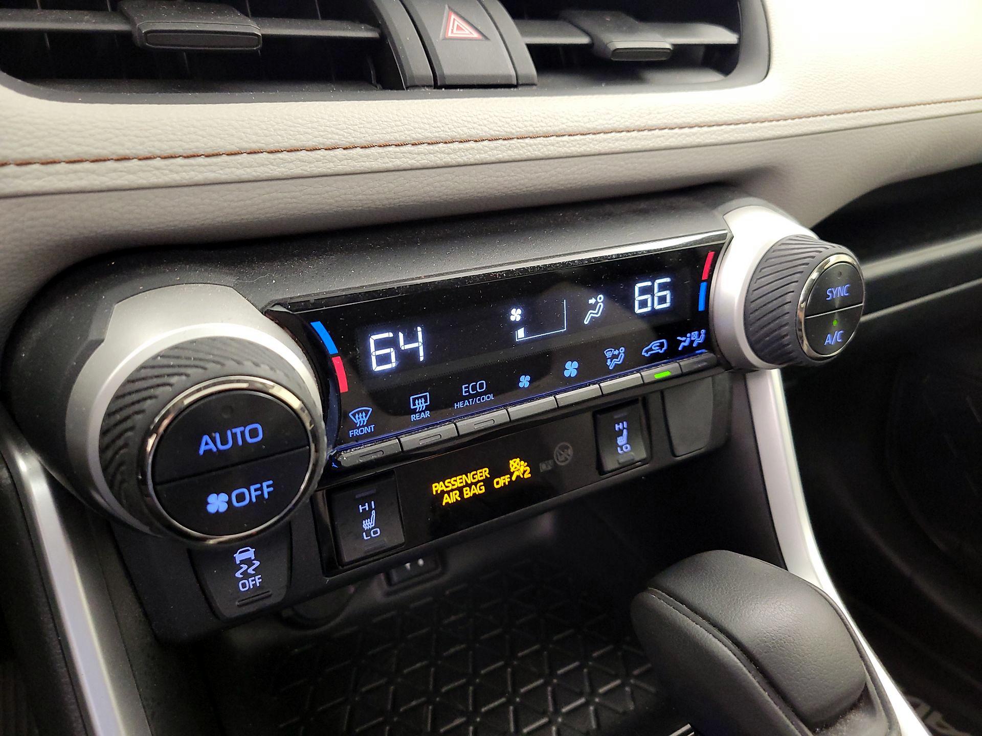Thumbnail: 2019 Toyota RAV4 - 16