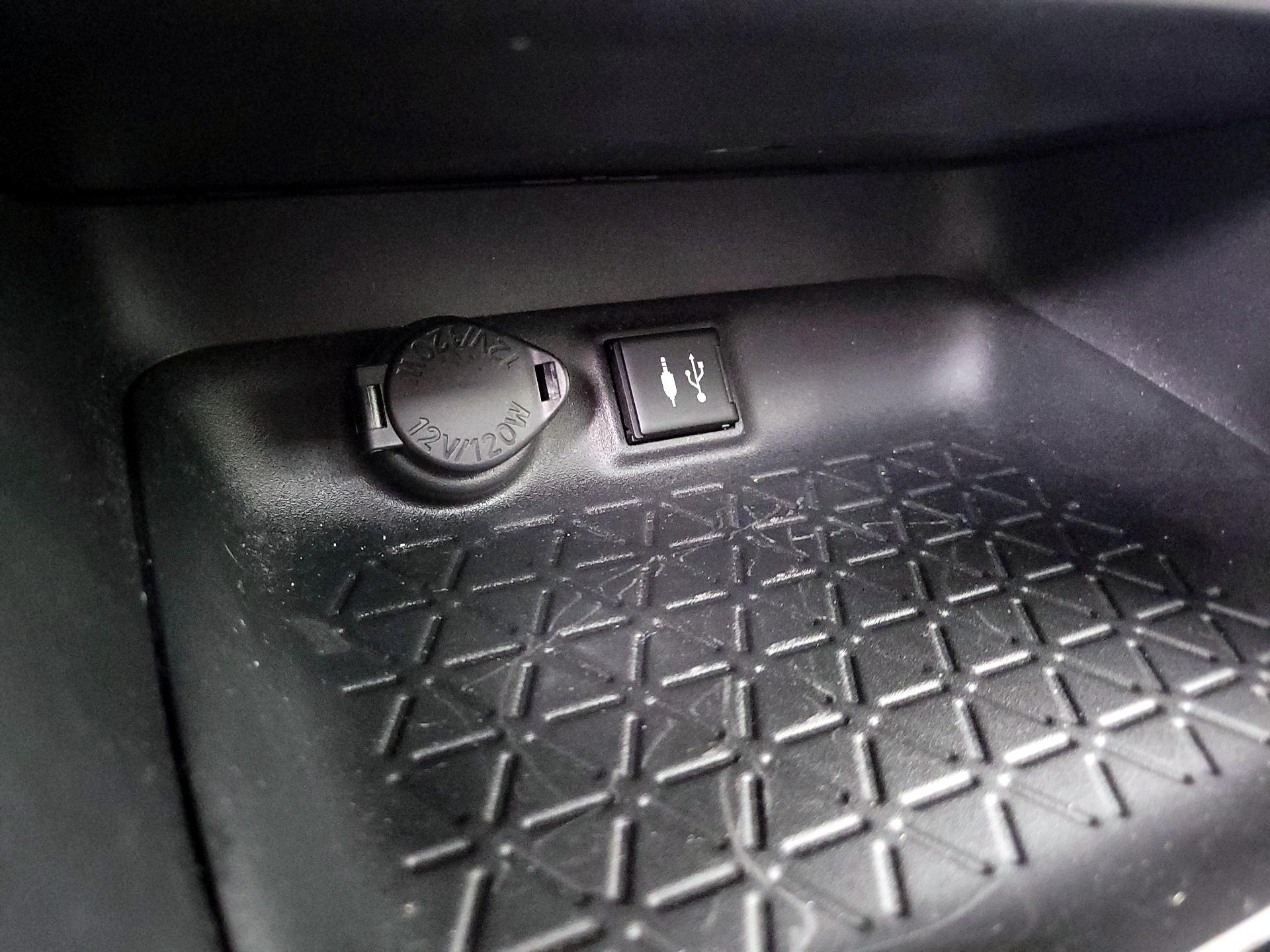 Thumbnail: 2019 Toyota RAV4 - 18