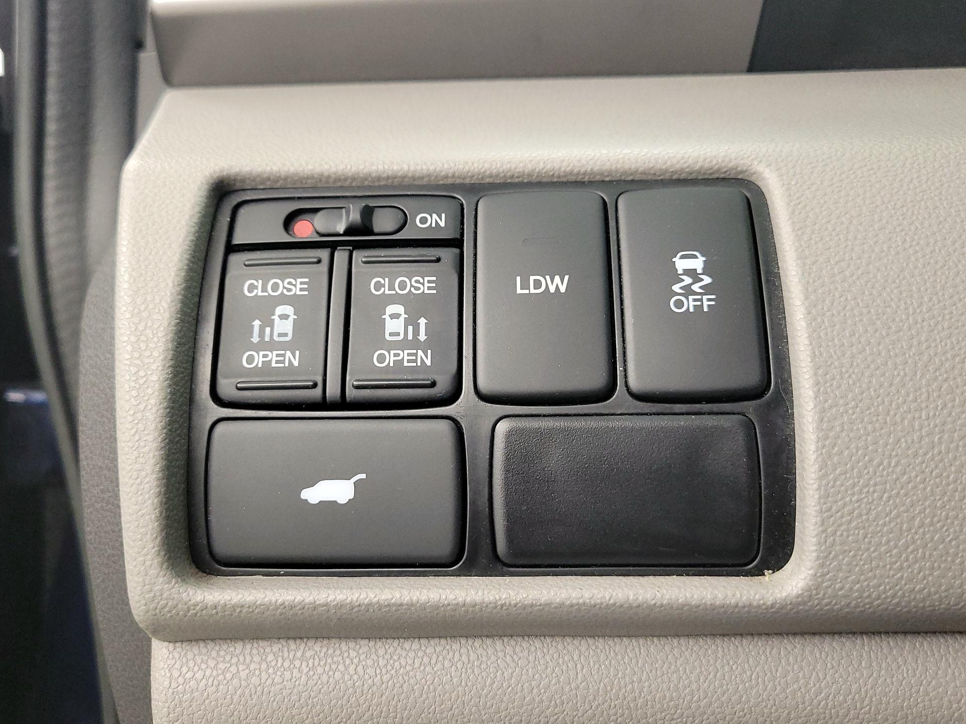 Thumbnail: 2016 Honda Odyssey - 13