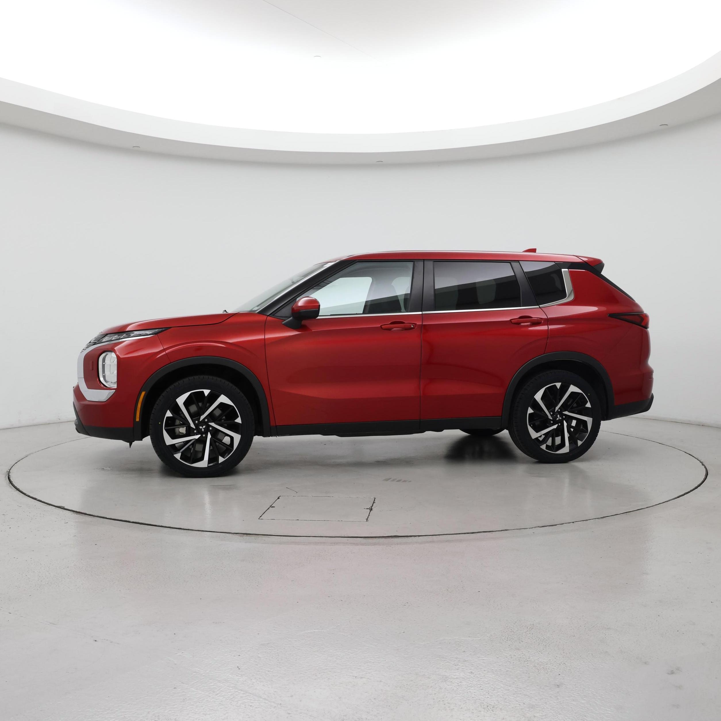 Thumbnail: 2022 Mitsubishi Outlander - 3