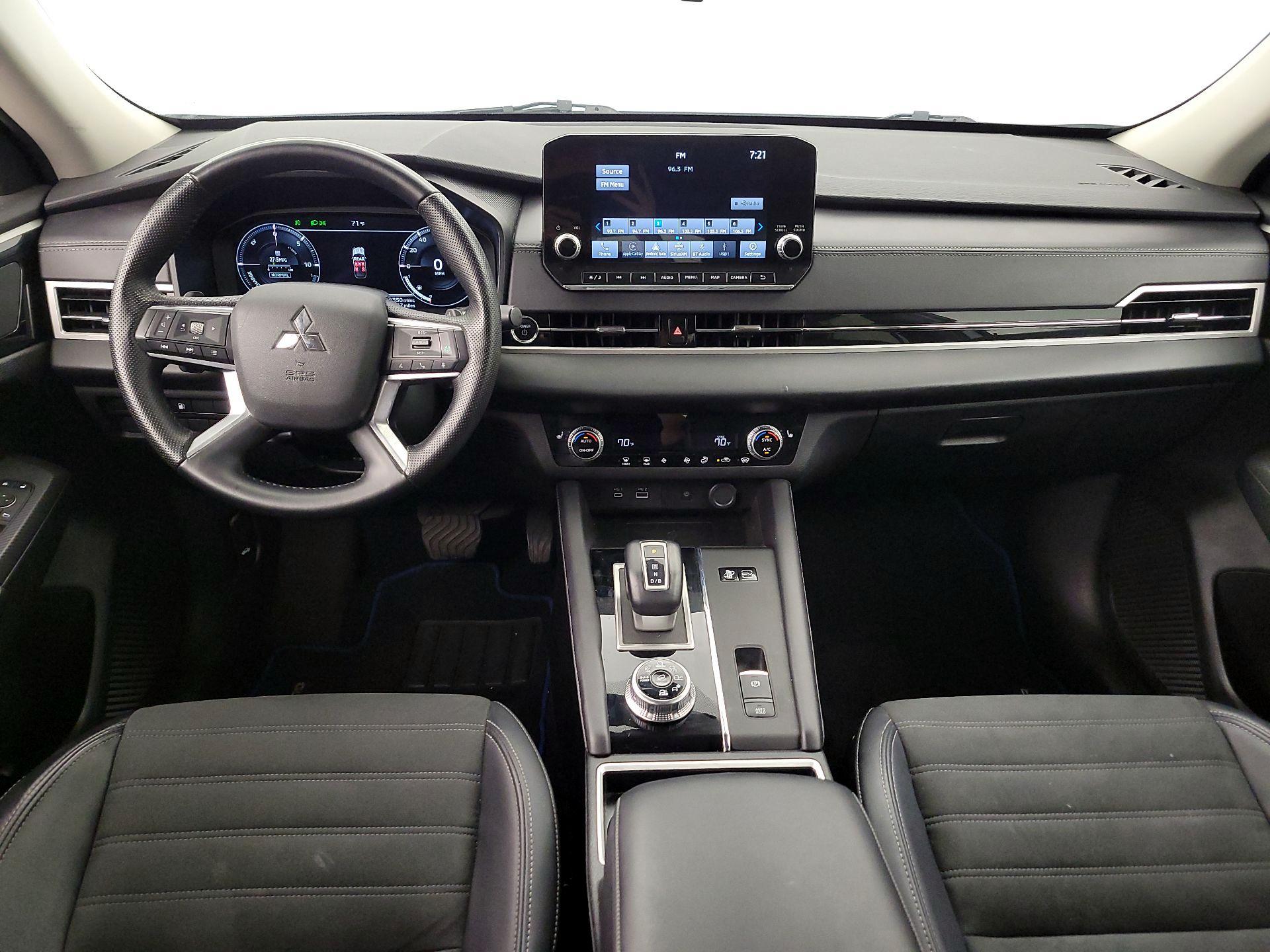 Thumbnail: 2023 Mitsubishi Outlander - 9