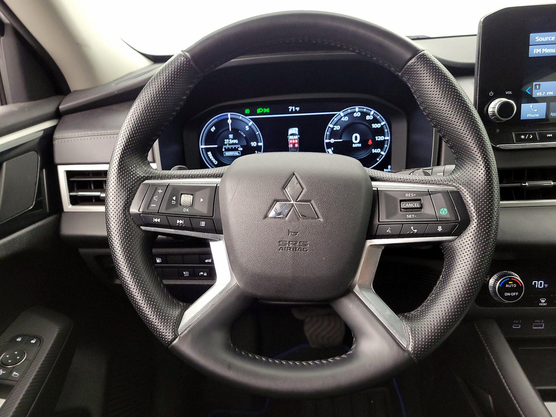 Thumbnail: 2023 Mitsubishi Outlander - 10