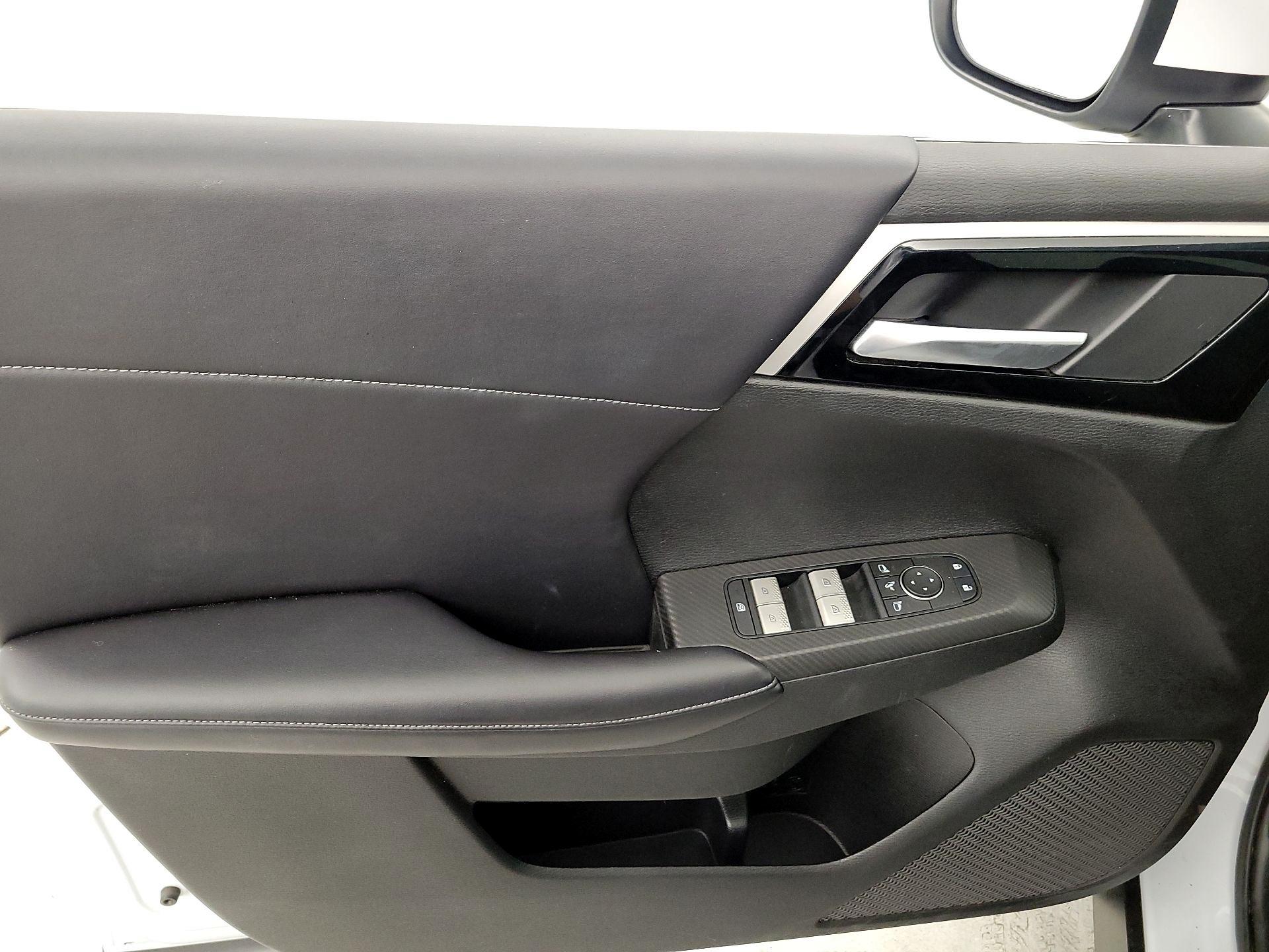 Thumbnail: 2023 Mitsubishi Outlander - 12