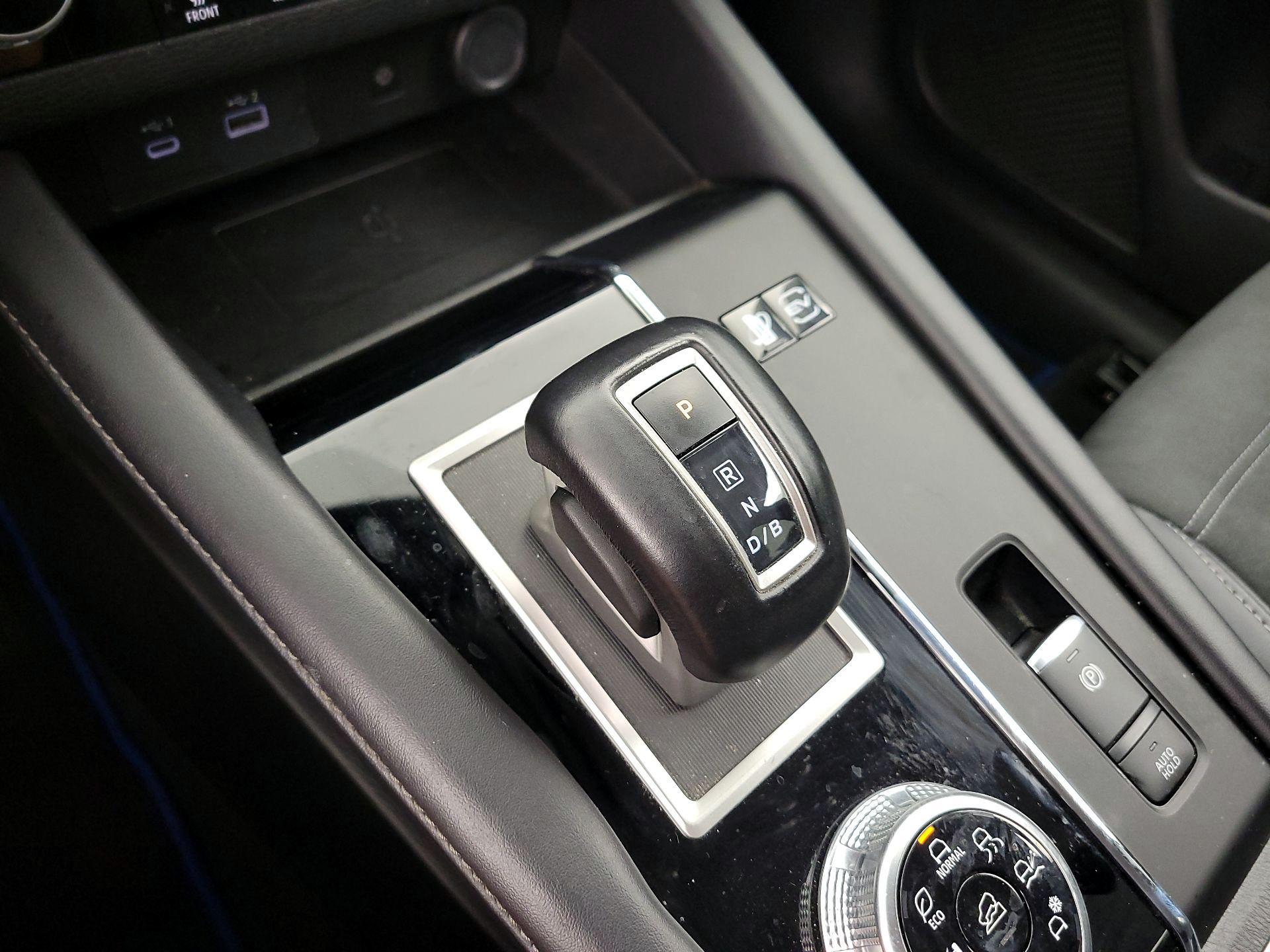 Thumbnail: 2023 Mitsubishi Outlander - 17