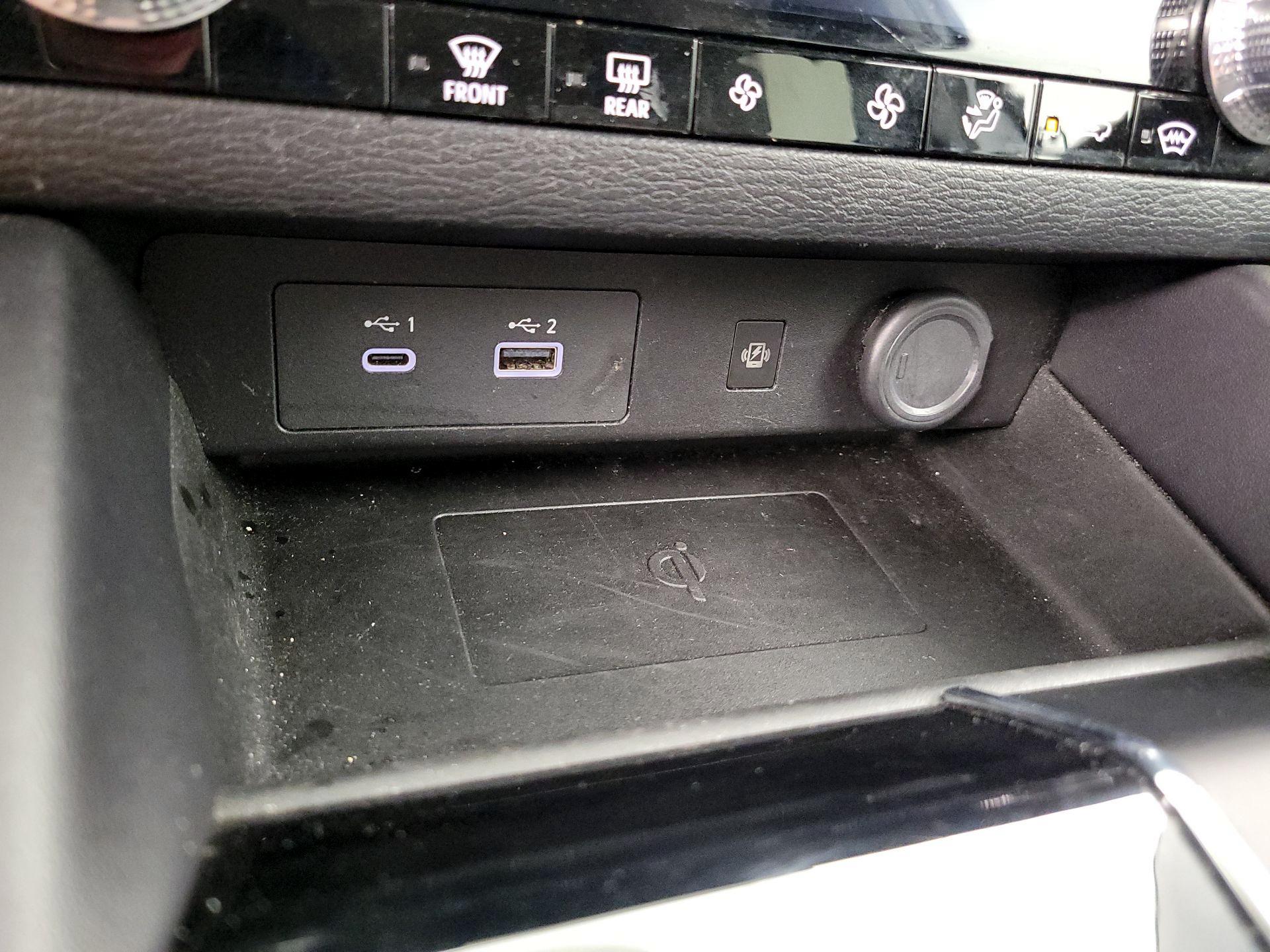 Thumbnail: 2023 Mitsubishi Outlander - 18