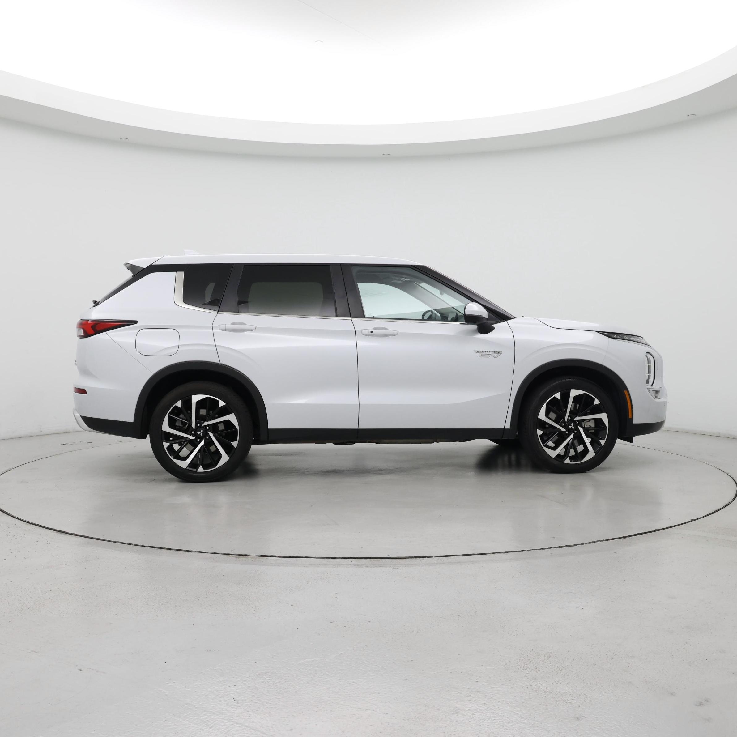 Thumbnail: 2023 Mitsubishi Outlander - 7