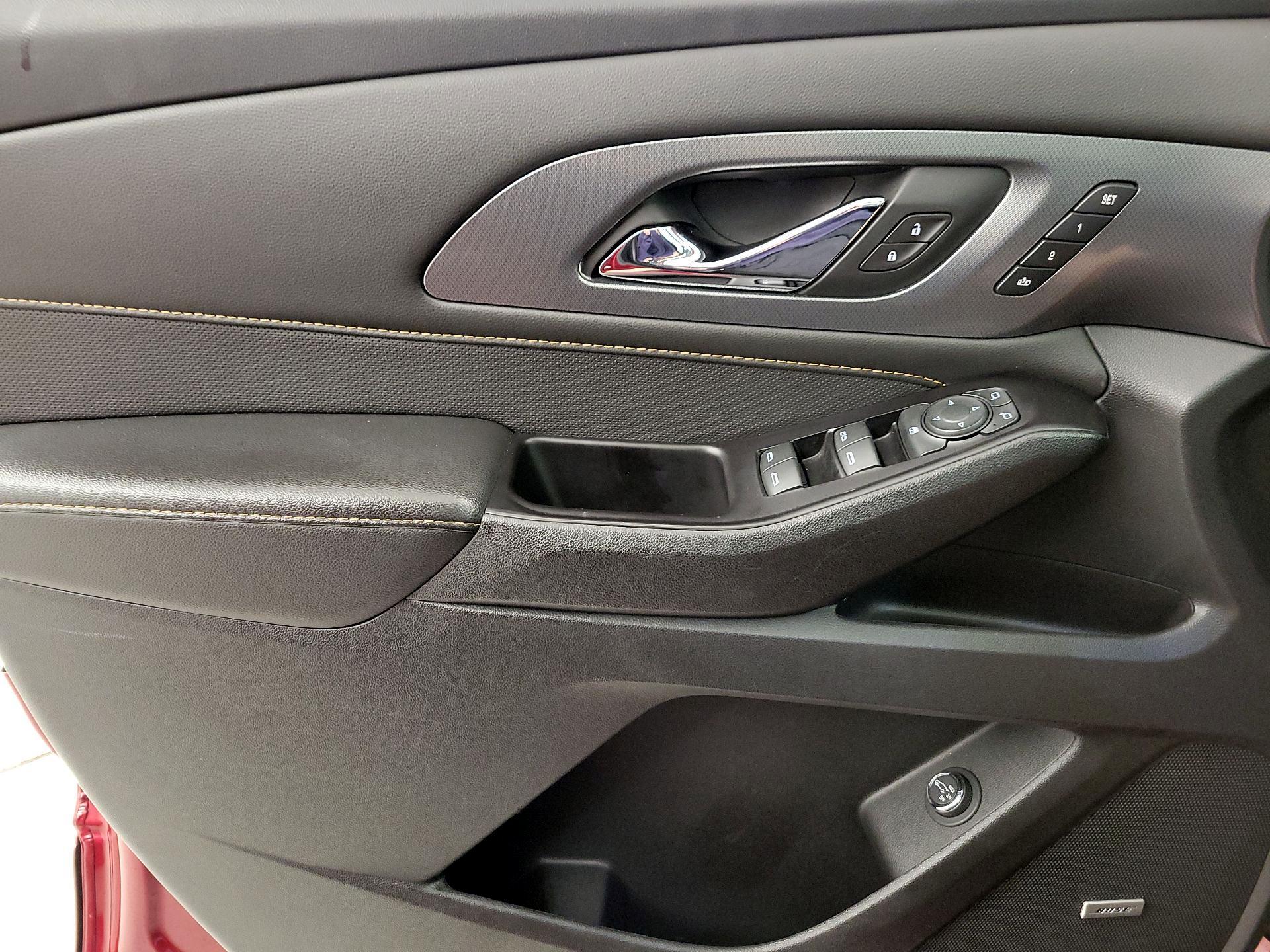 Thumbnail: 2020 Chevrolet Traverse - 12