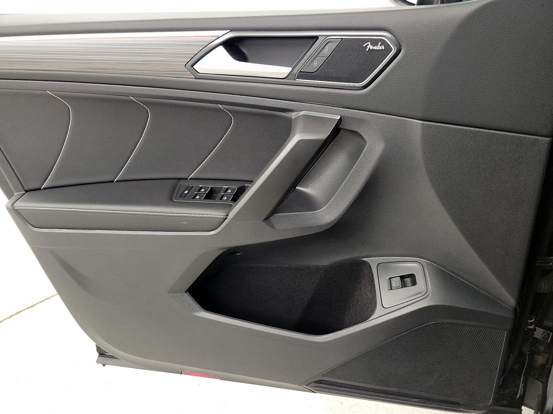 Thumbnail: 2022 Volkswagen Tiguan - 12