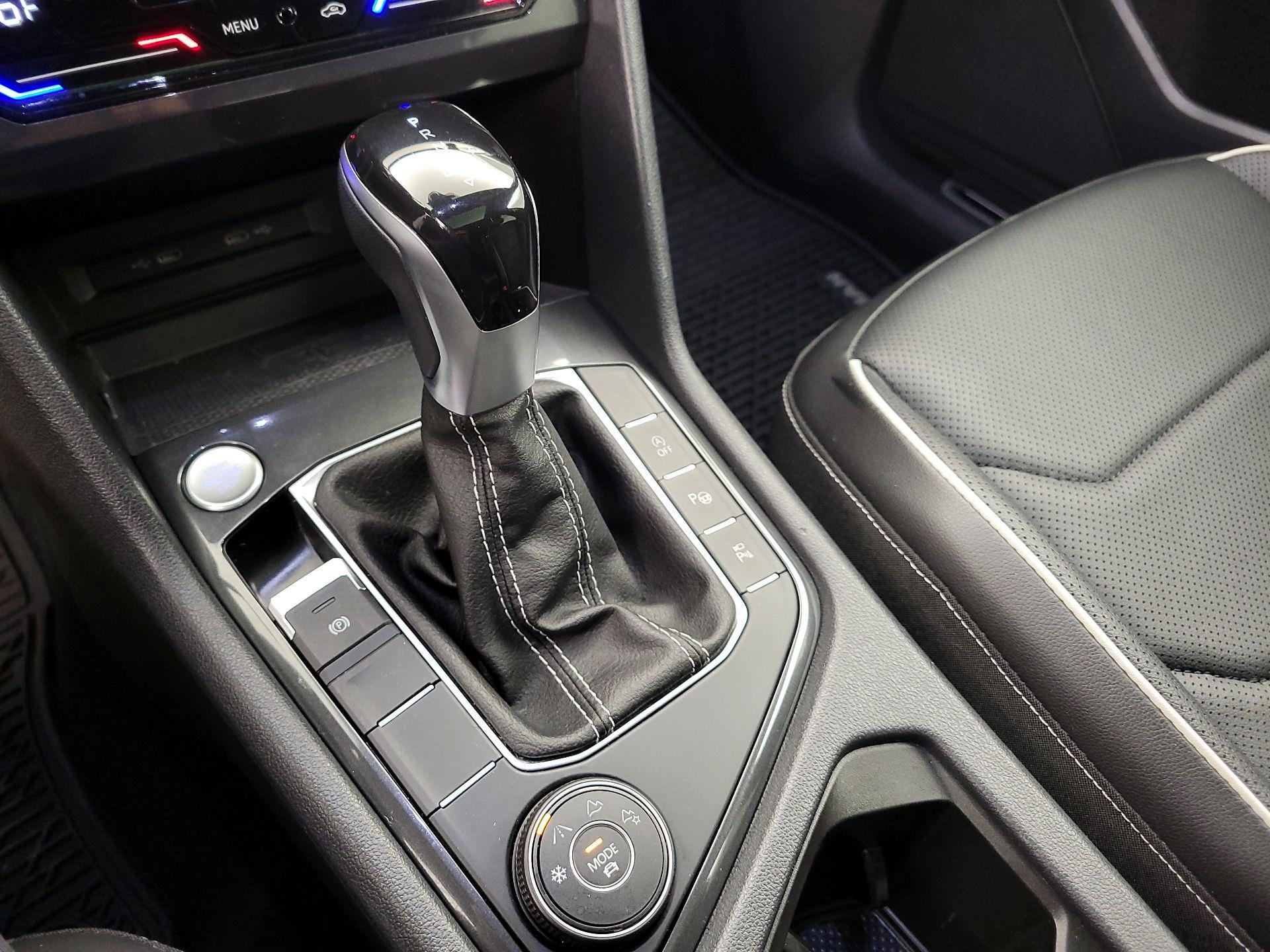 Thumbnail: 2022 Volkswagen Tiguan - 17