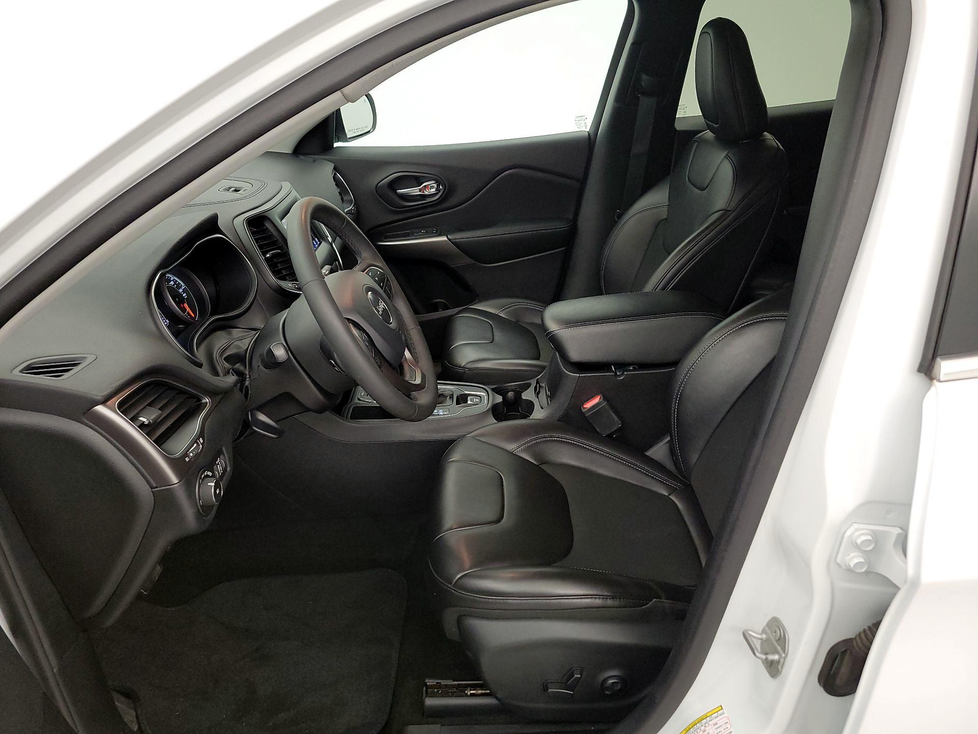 Thumbnail: 2020 Jeep Cherokee - 11