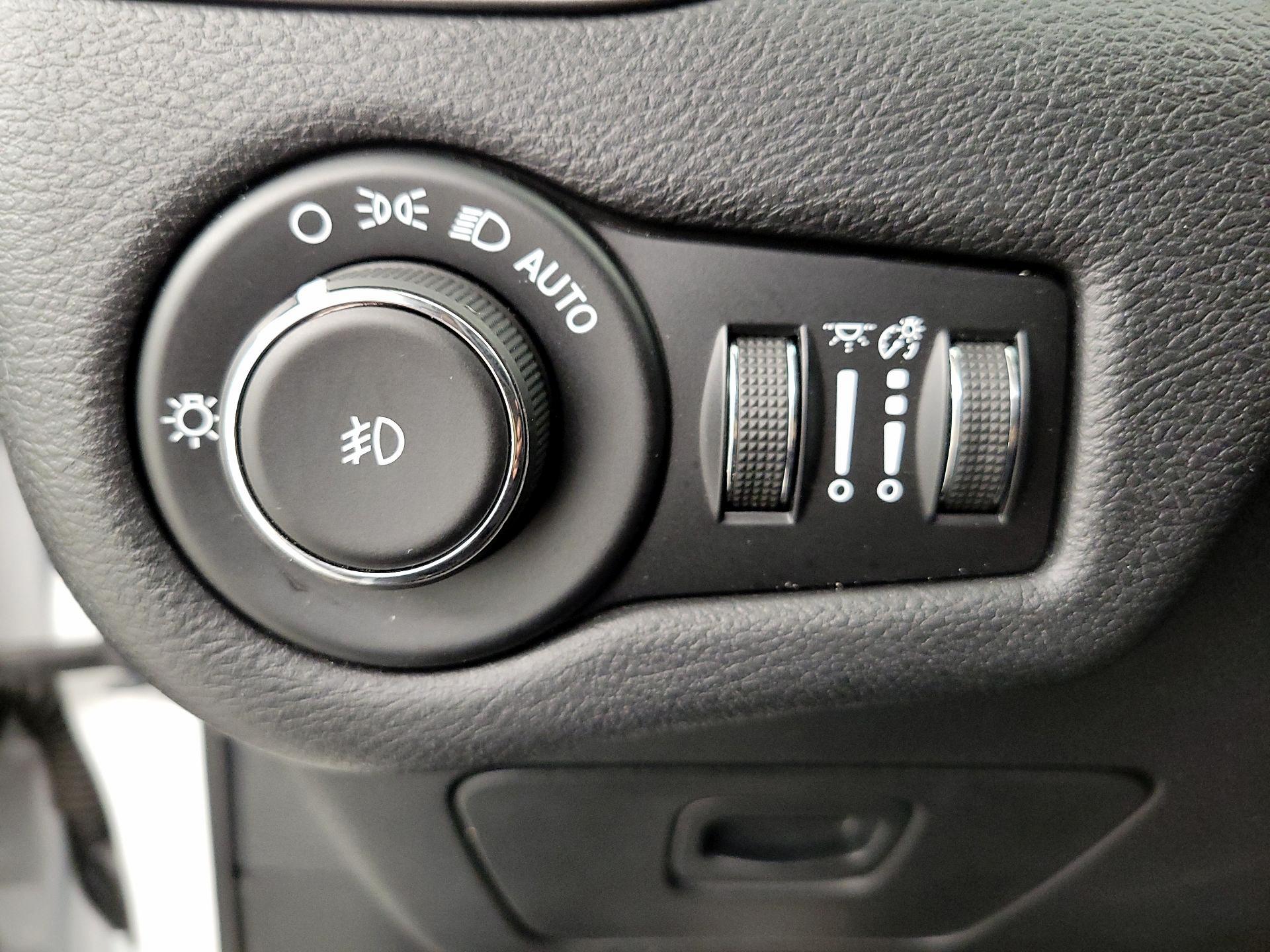 Thumbnail: 2020 Jeep Cherokee - 13