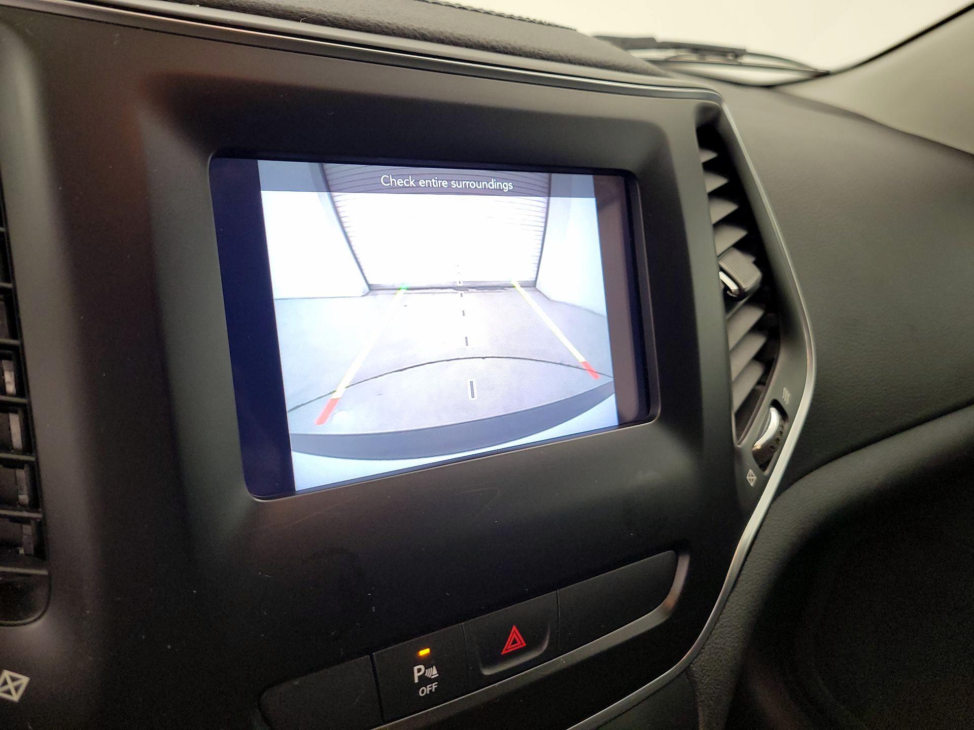 Thumbnail: 2020 Jeep Cherokee - 14