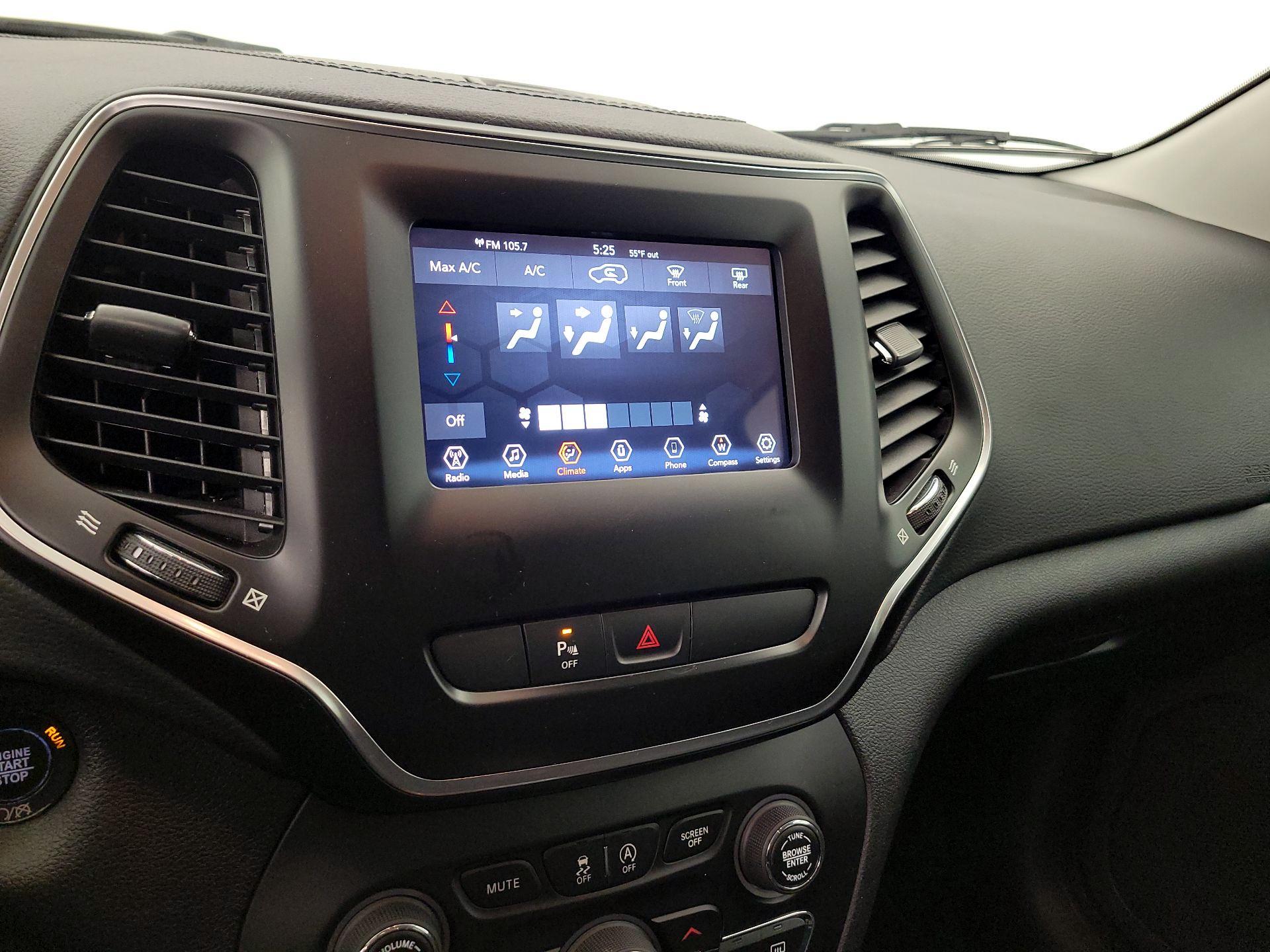 Thumbnail: 2020 Jeep Cherokee - 15