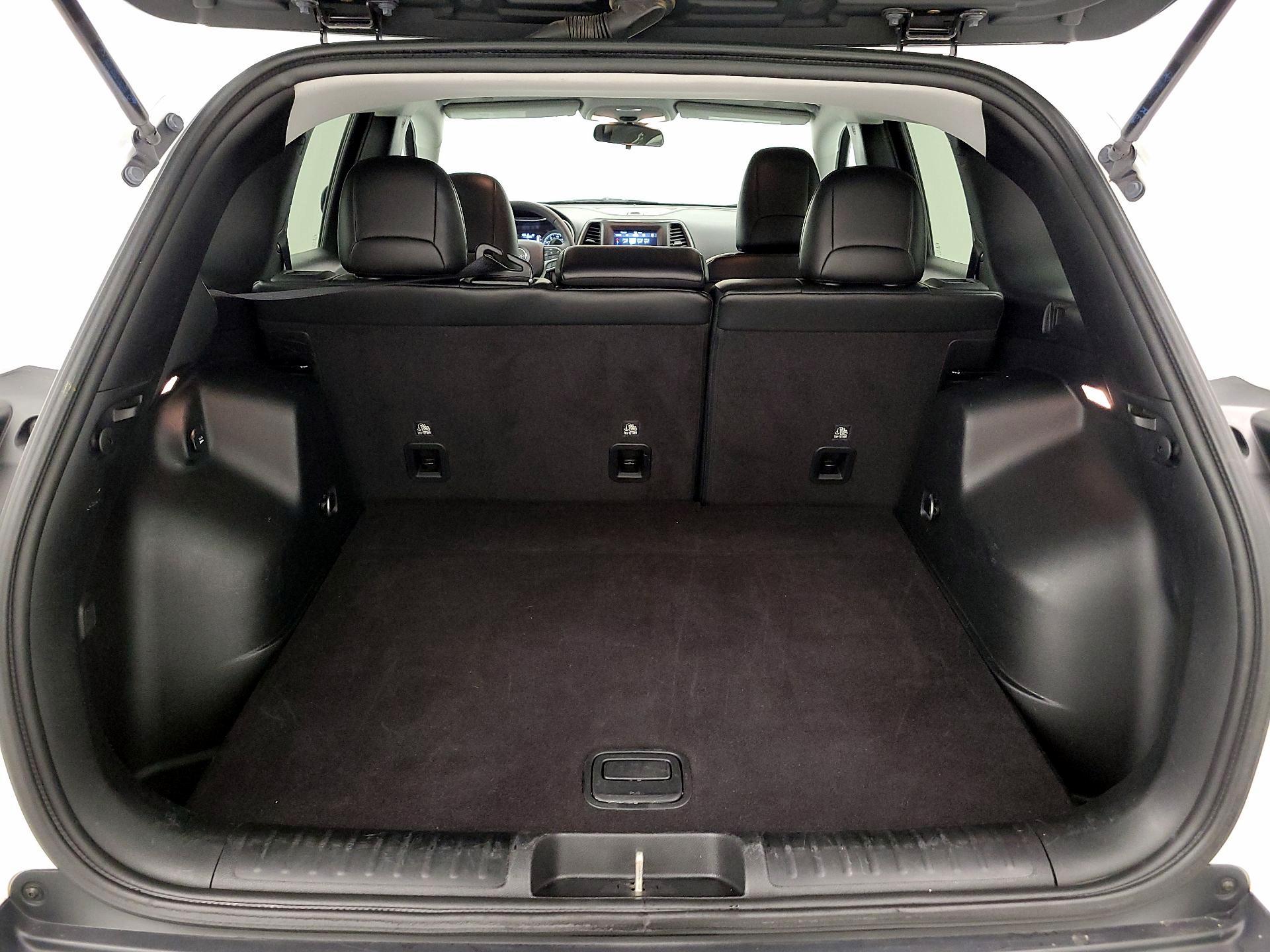 Thumbnail: 2020 Jeep Cherokee - 20