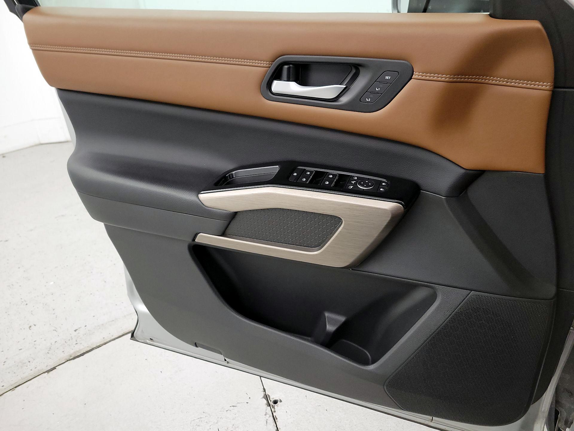 Thumbnail: 2023 Nissan Pathfinder - 12