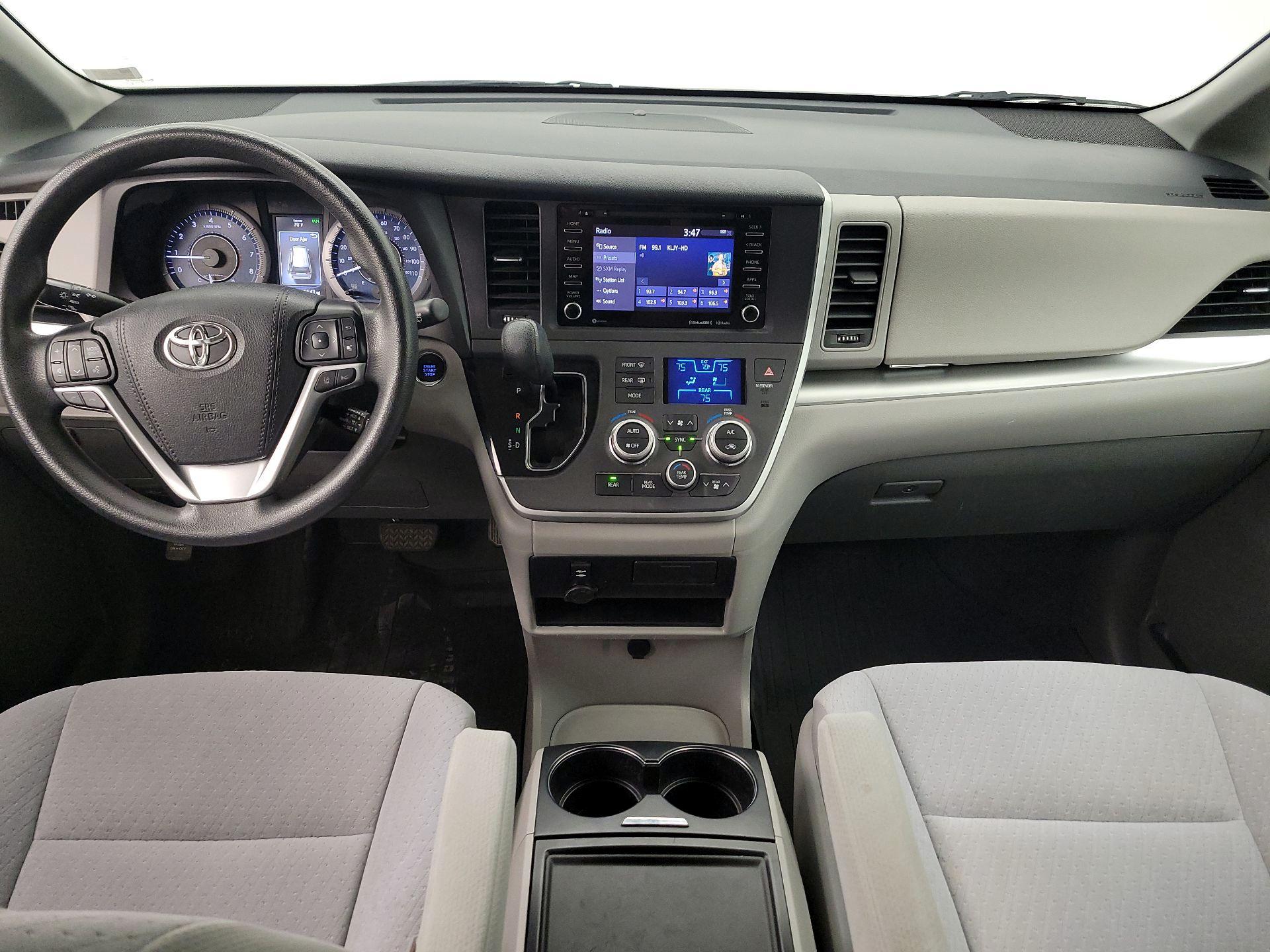 Thumbnail: 2020 Toyota Sienna - 9