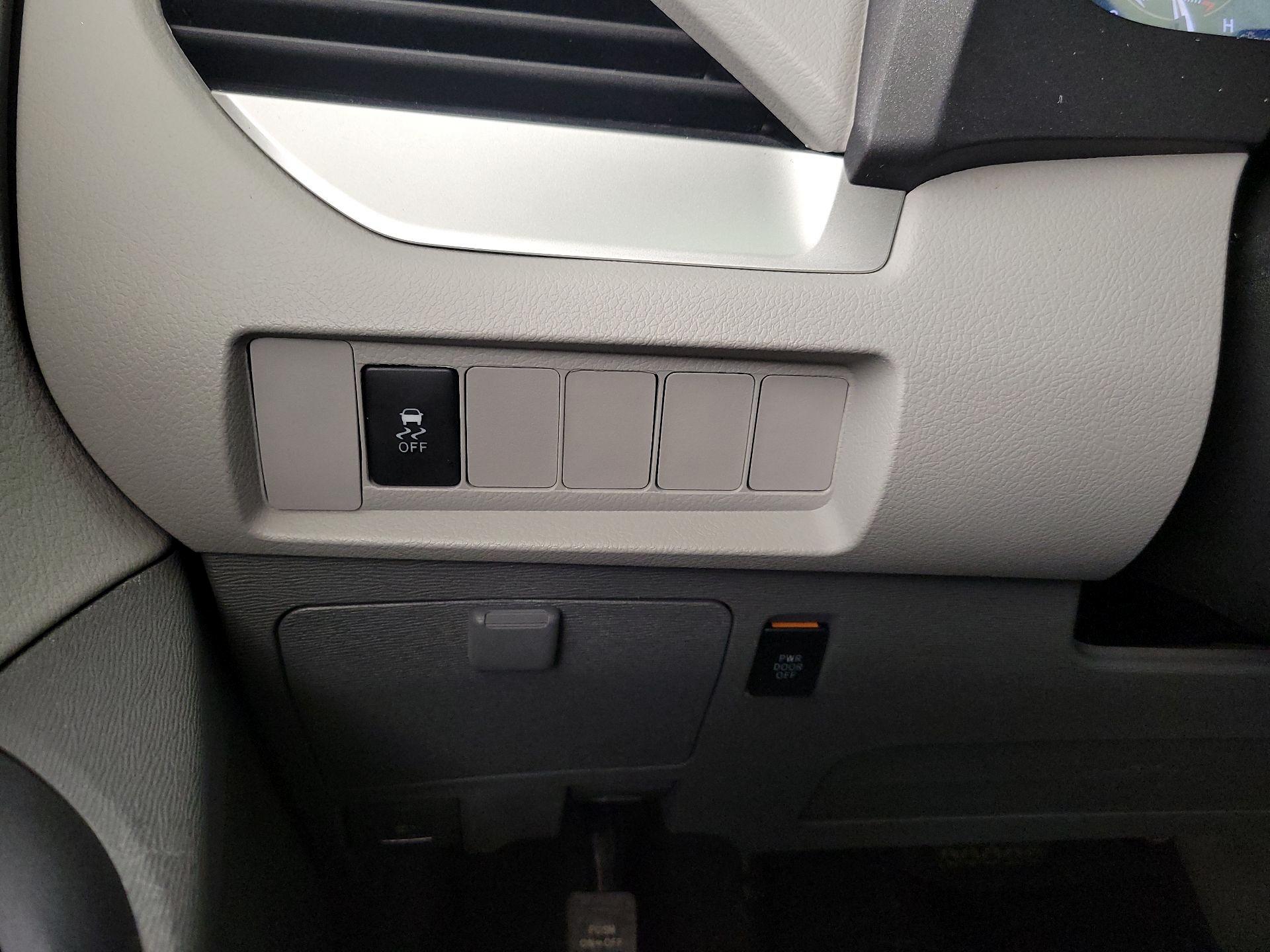 Thumbnail: 2020 Toyota Sienna - 13