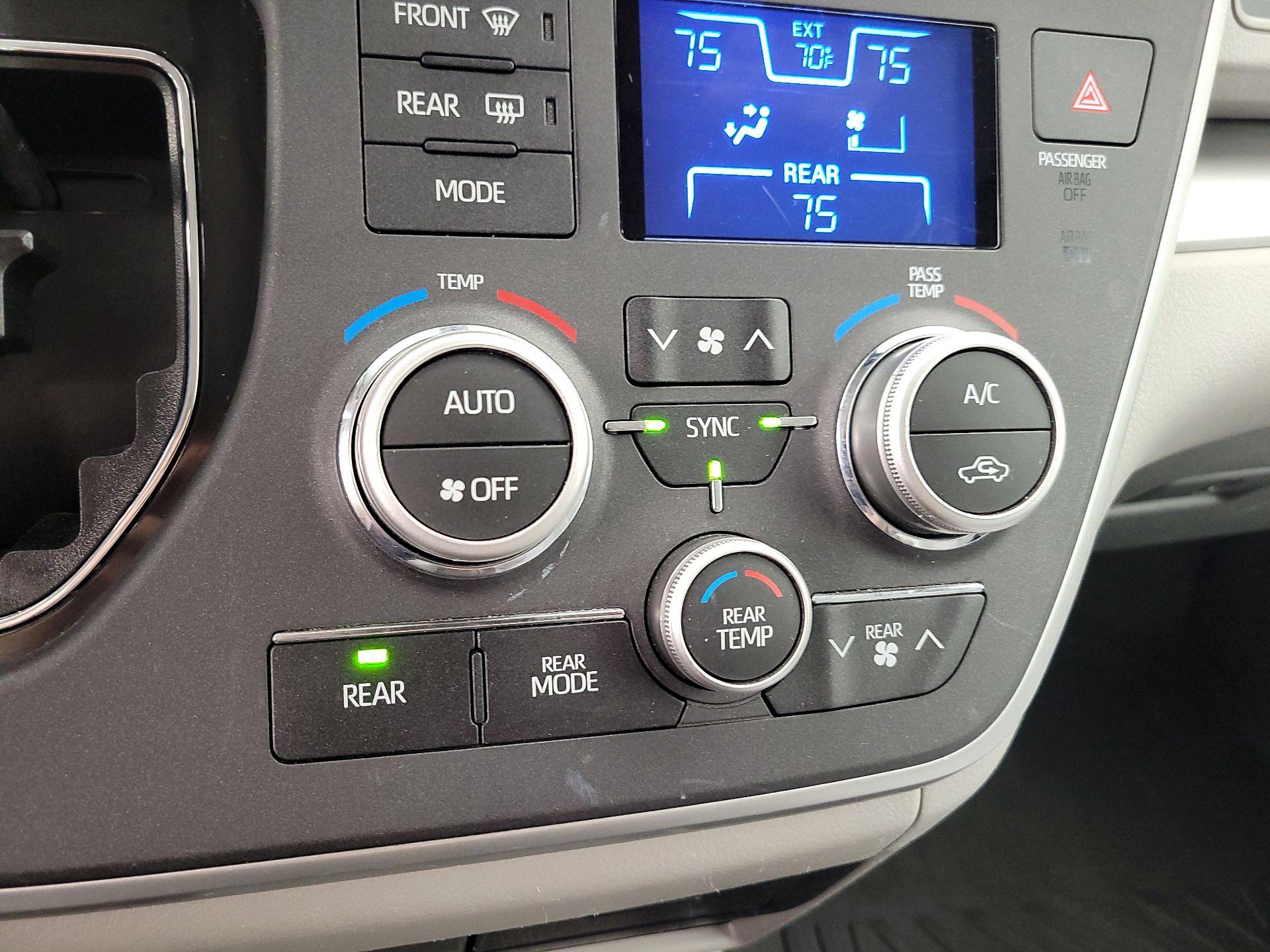 Thumbnail: 2020 Toyota Sienna - 17