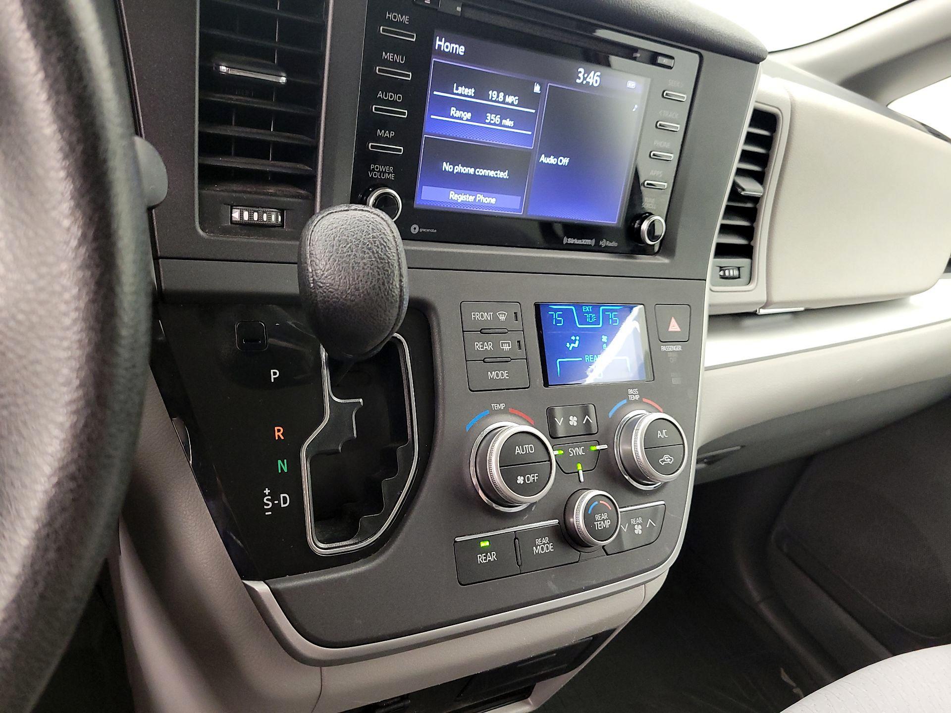 Thumbnail: 2020 Toyota Sienna - 18