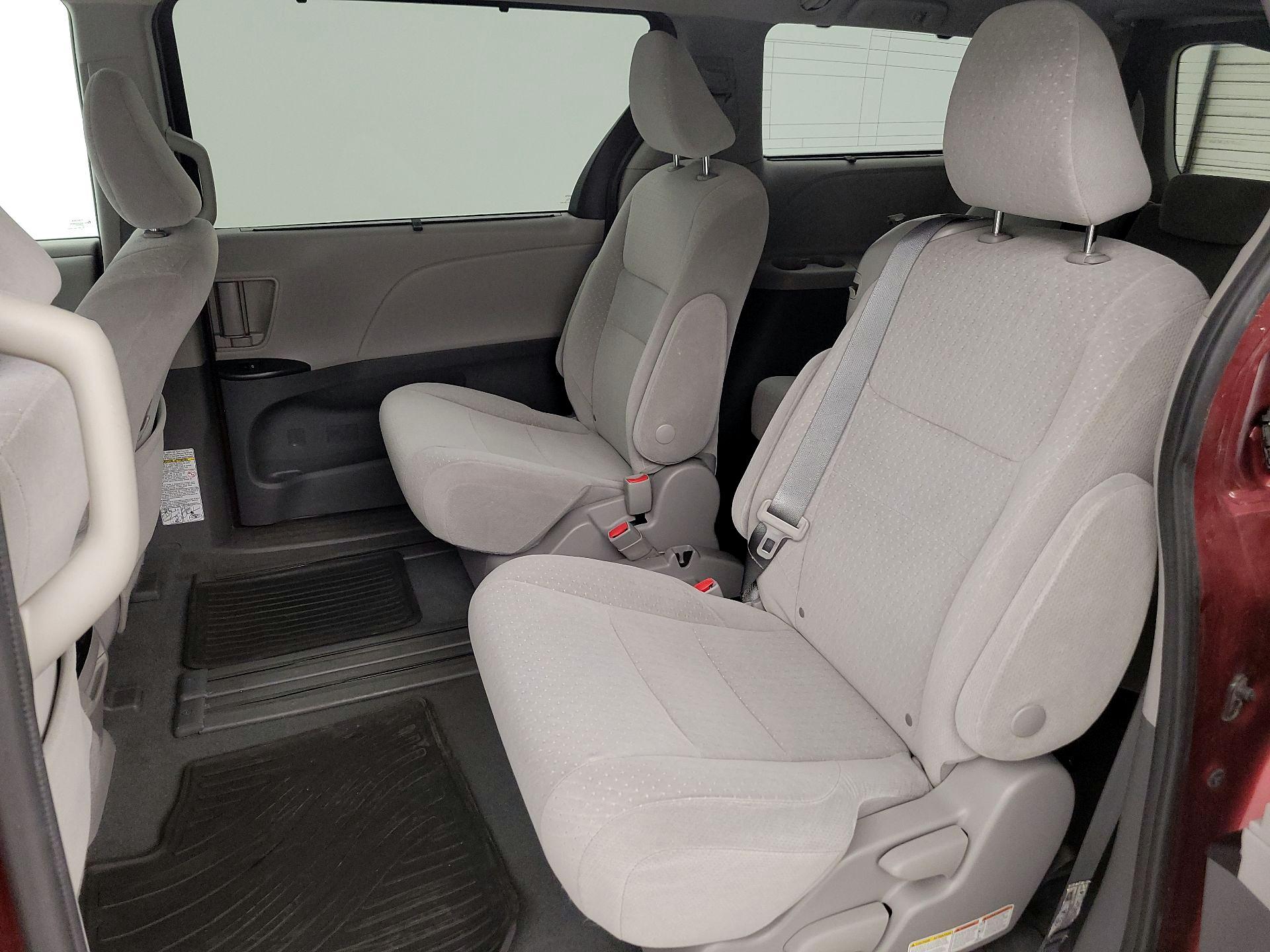 Thumbnail: 2020 Toyota Sienna - 20