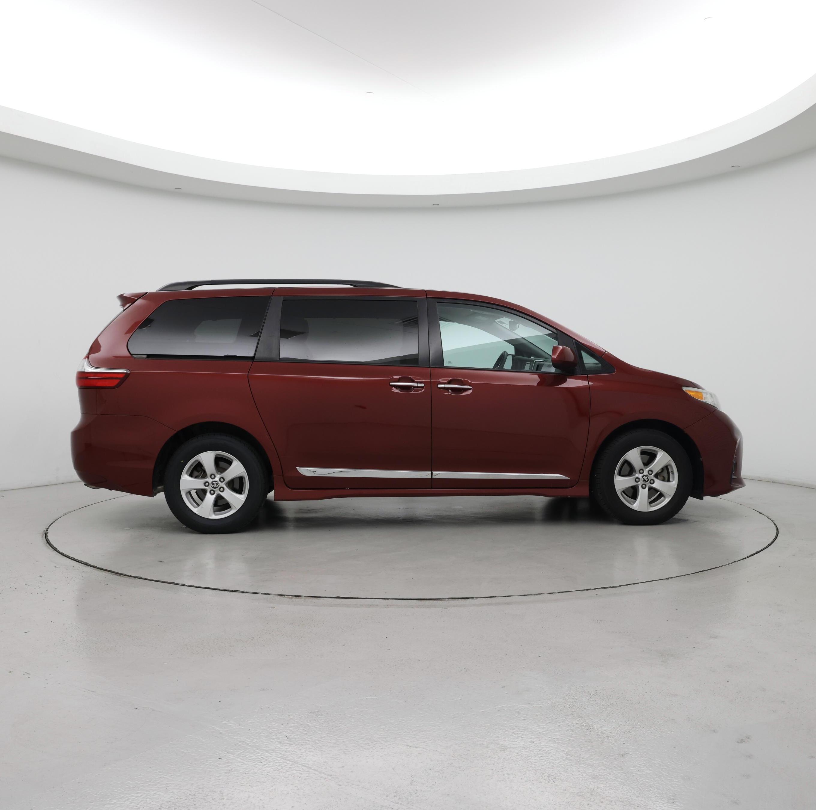Thumbnail: 2020 Toyota Sienna - 7