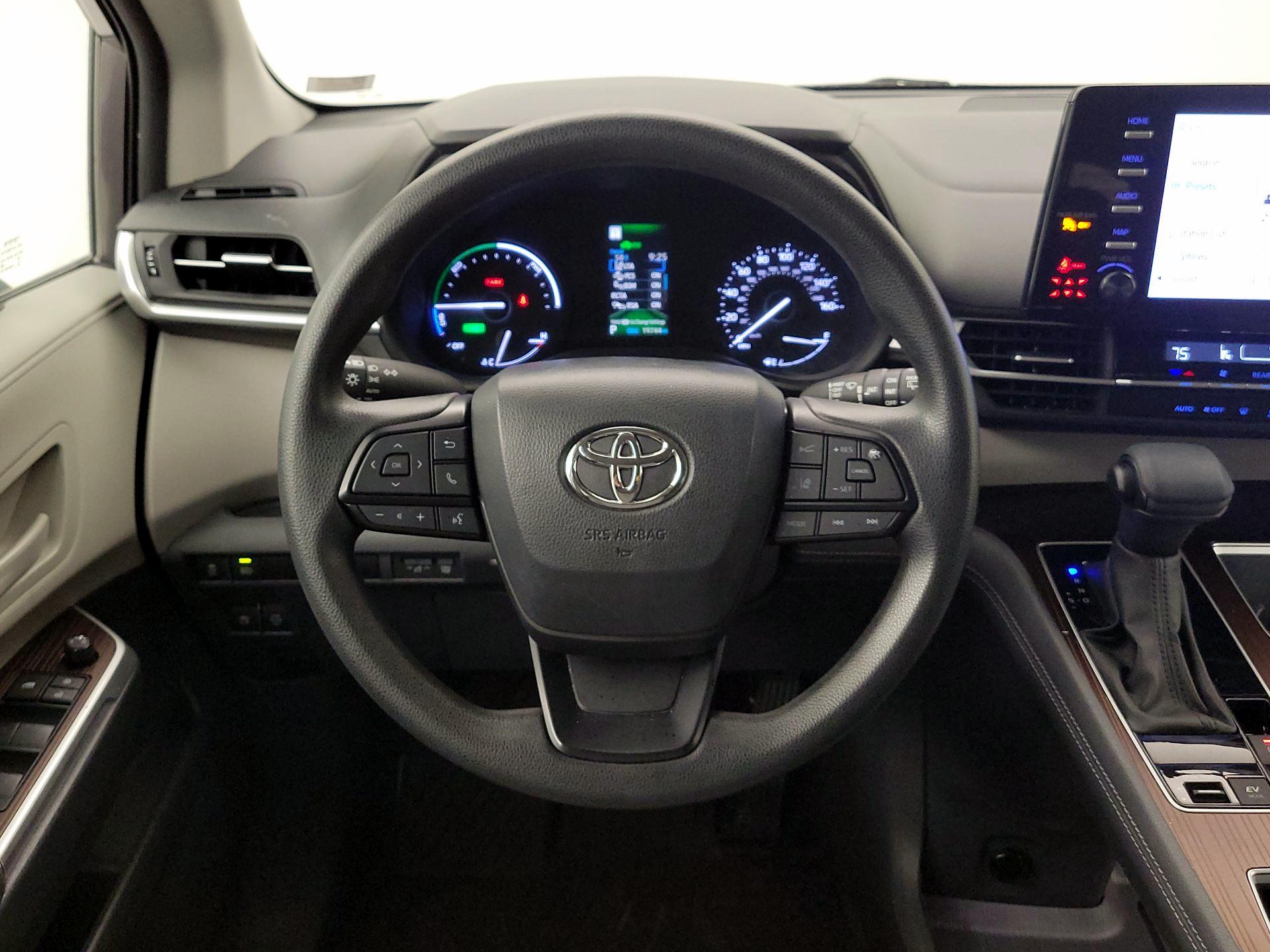 Thumbnail: 2023 Toyota Sienna - 10