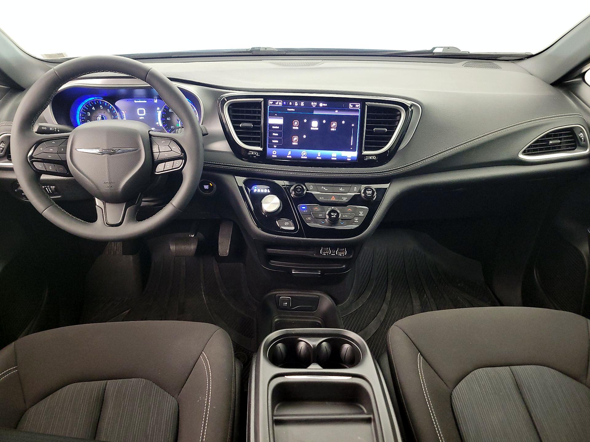 Thumbnail: 2023 Chrysler Pacifica - 9