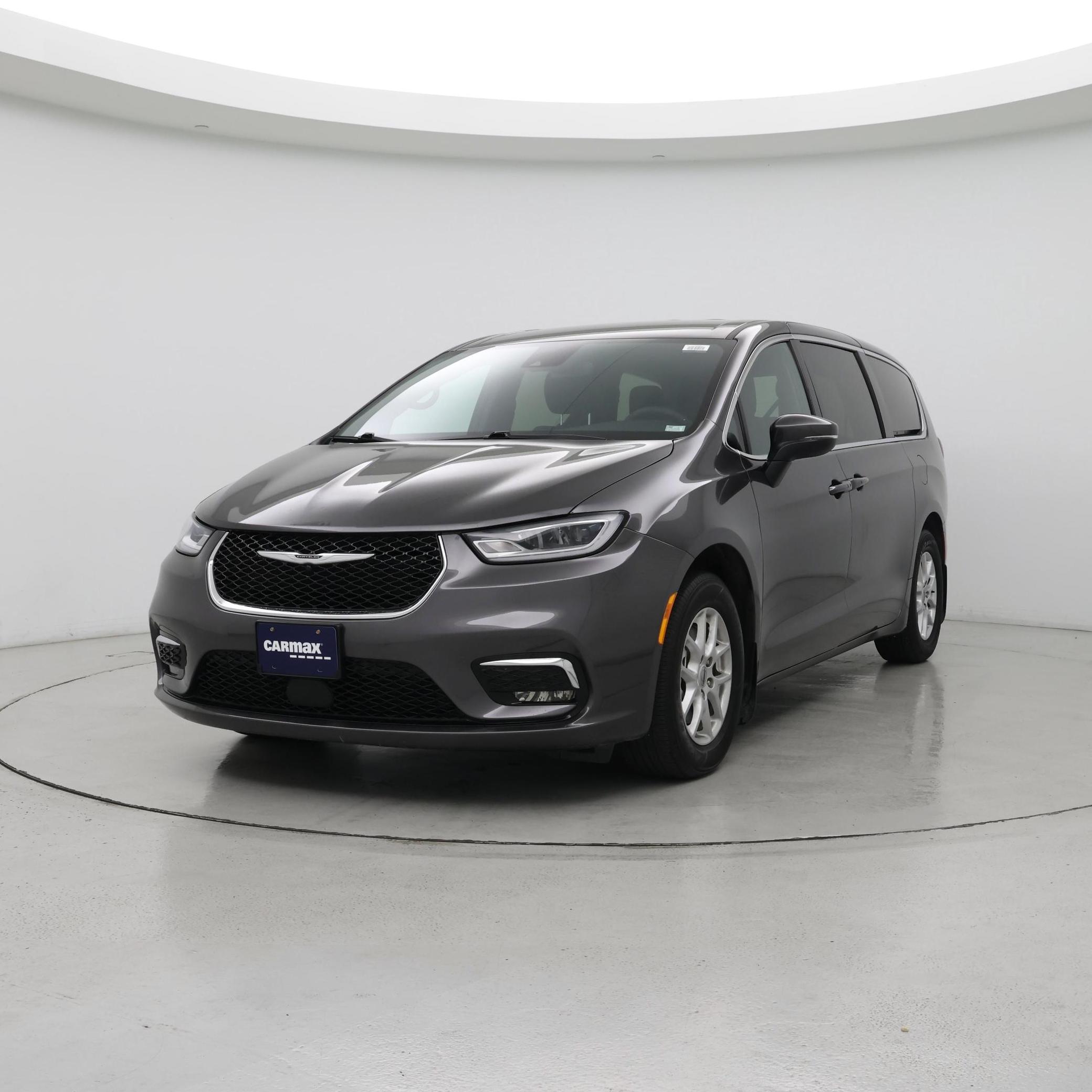 Thumbnail: 2023 Chrysler Pacifica - 4
