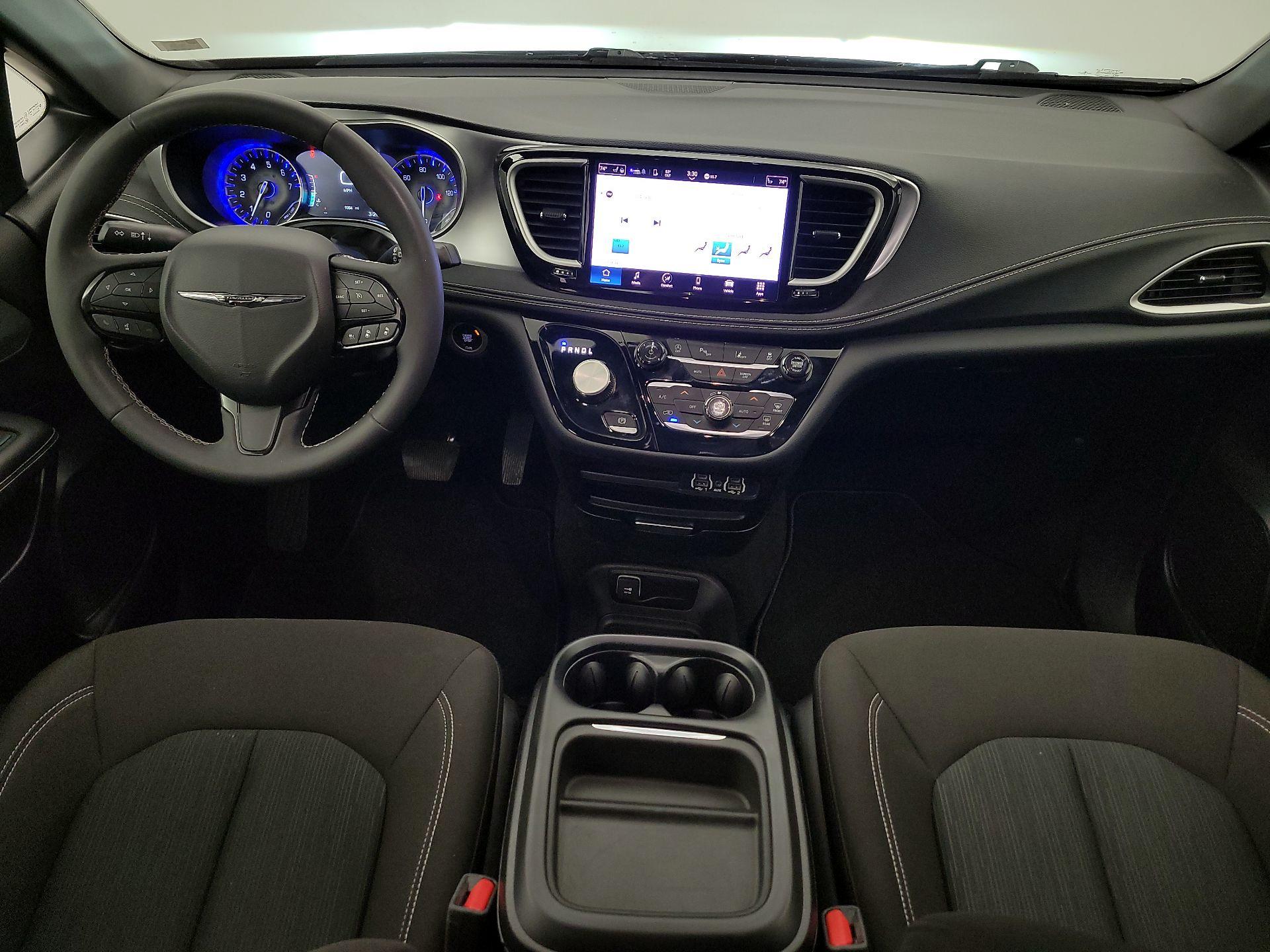 Thumbnail: 2023 Chrysler Pacifica - 9