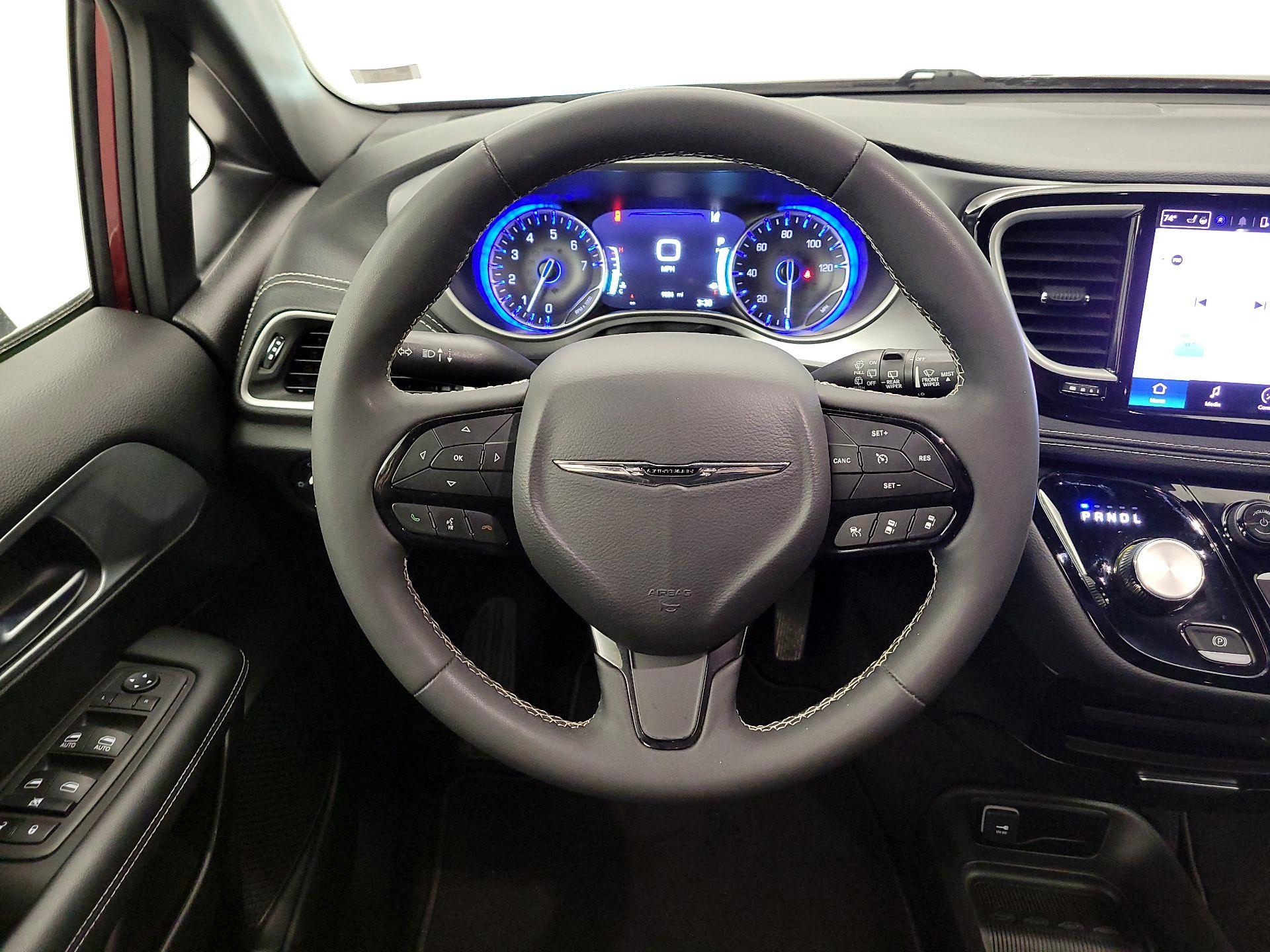 Thumbnail: 2023 Chrysler Pacifica - 10