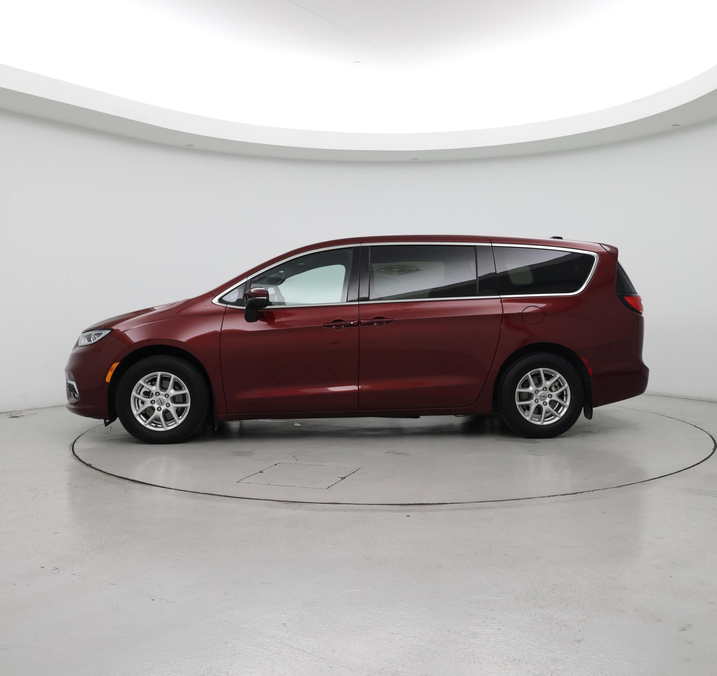 Thumbnail: 2023 Chrysler Pacifica - 3