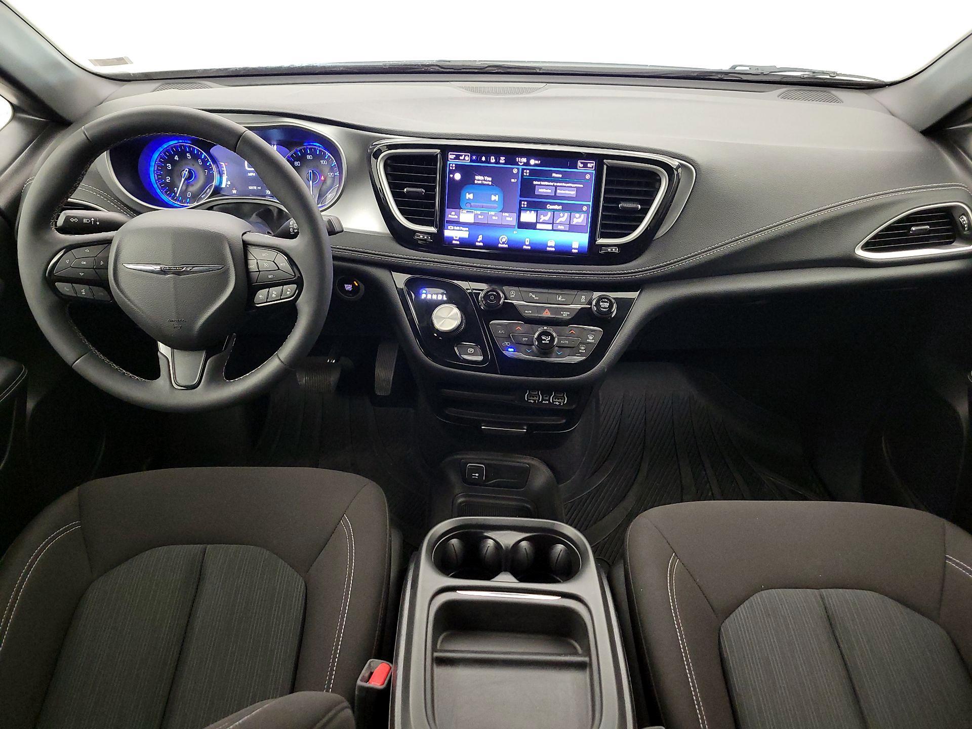 Thumbnail: 2023 Chrysler Pacifica - 9