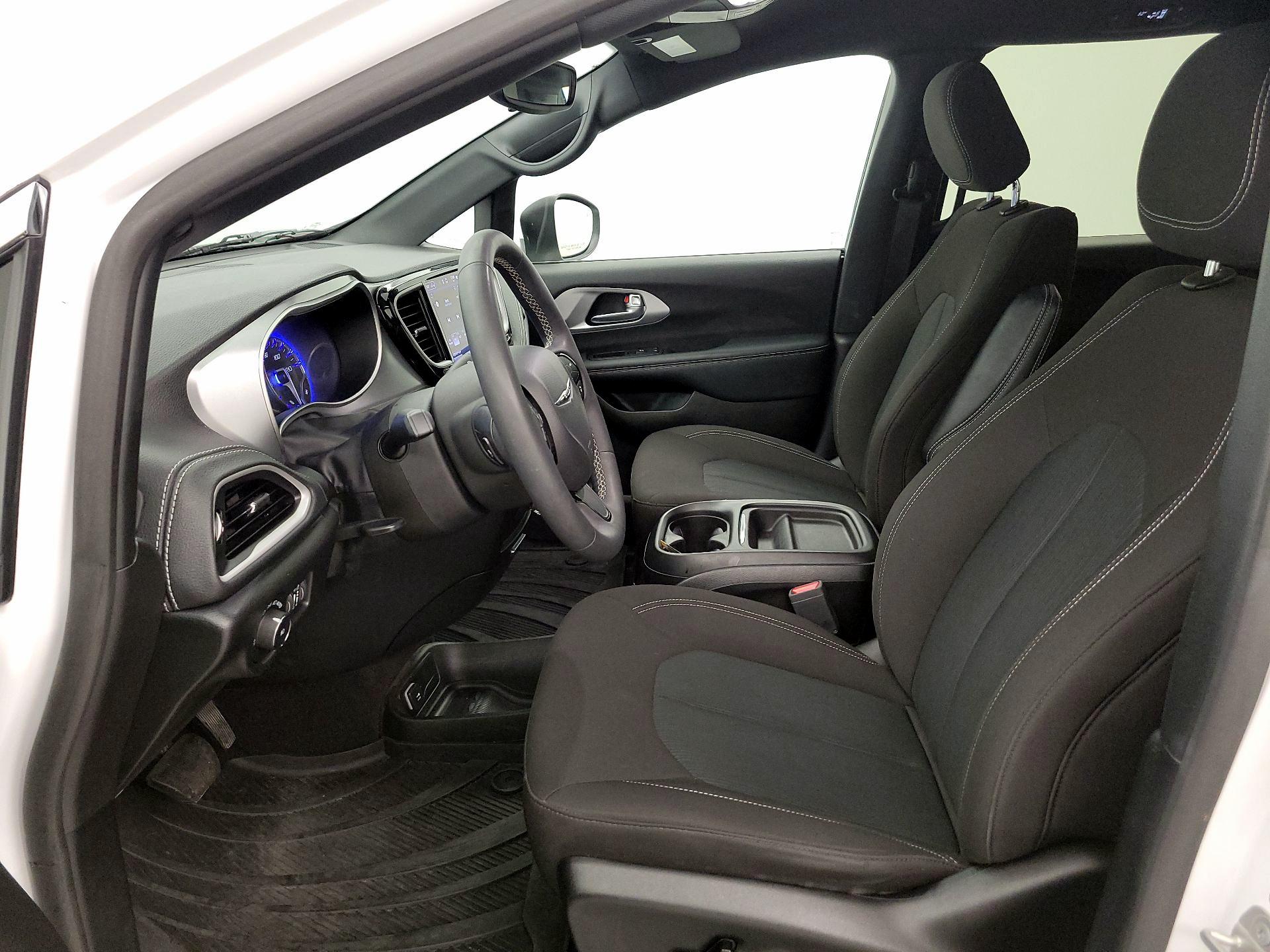 Thumbnail: 2023 Chrysler Pacifica - 11