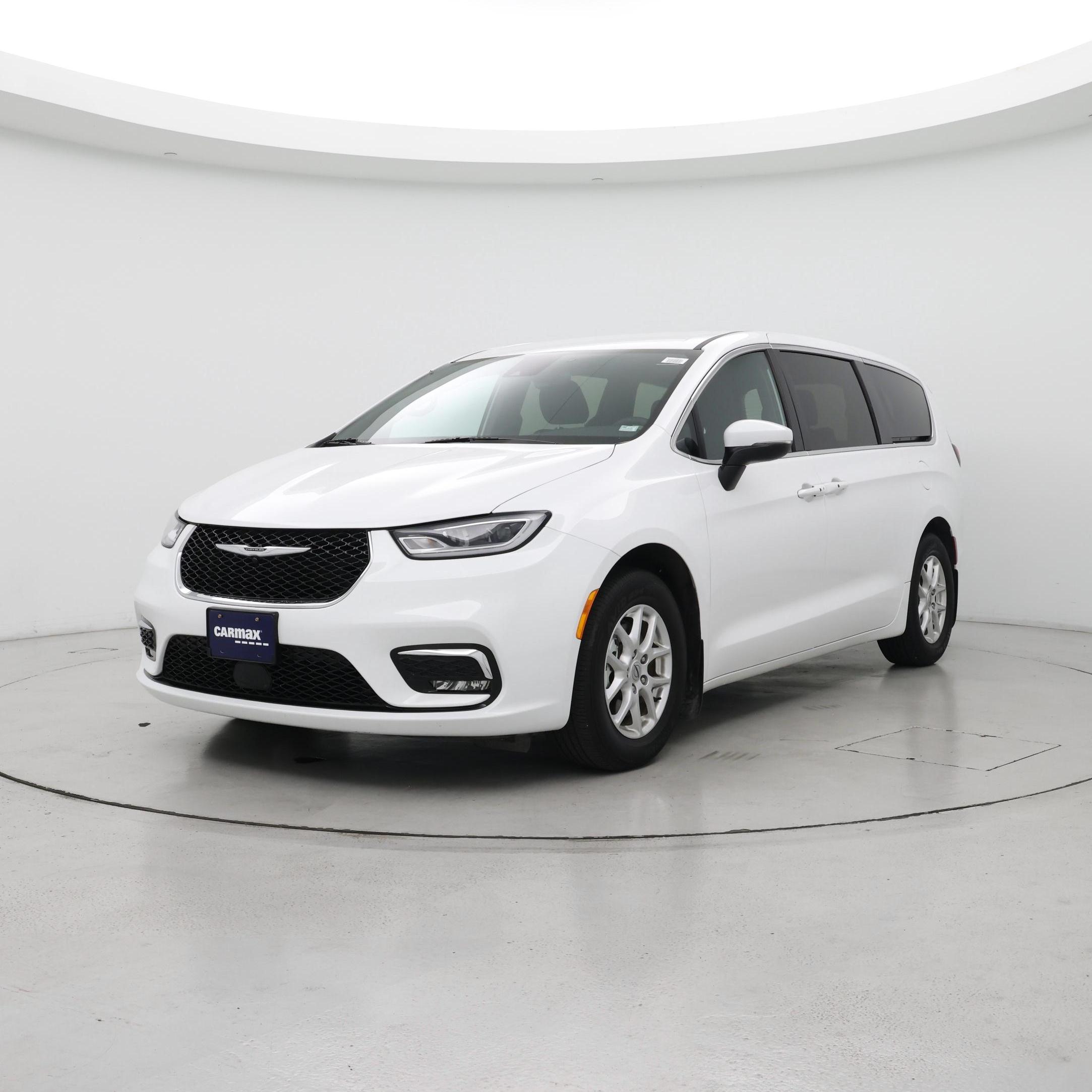 Thumbnail: 2023 Chrysler Pacifica - 4