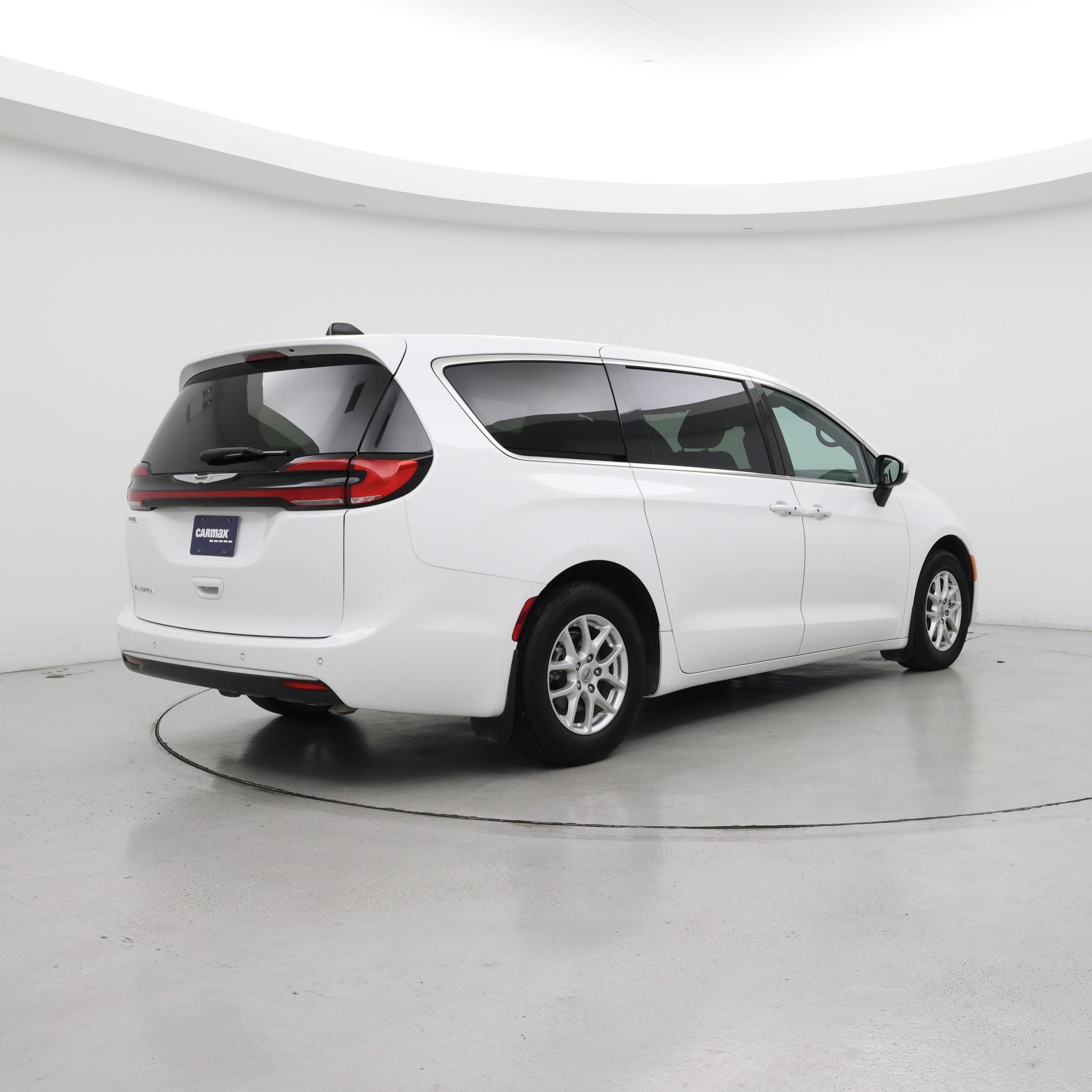 Thumbnail: 2023 Chrysler Pacifica - 8