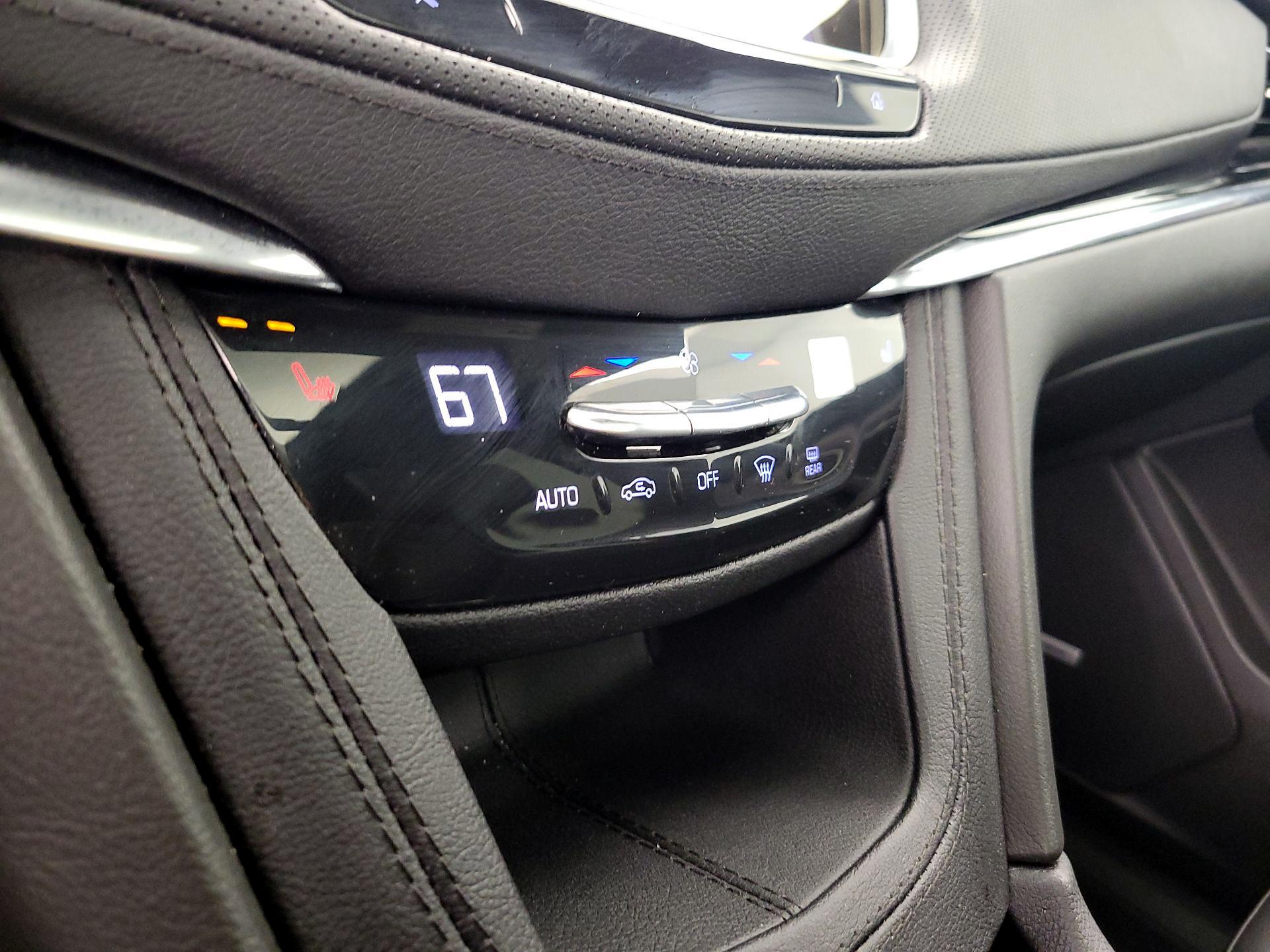 Thumbnail: 2023 Cadillac XT6 - 16