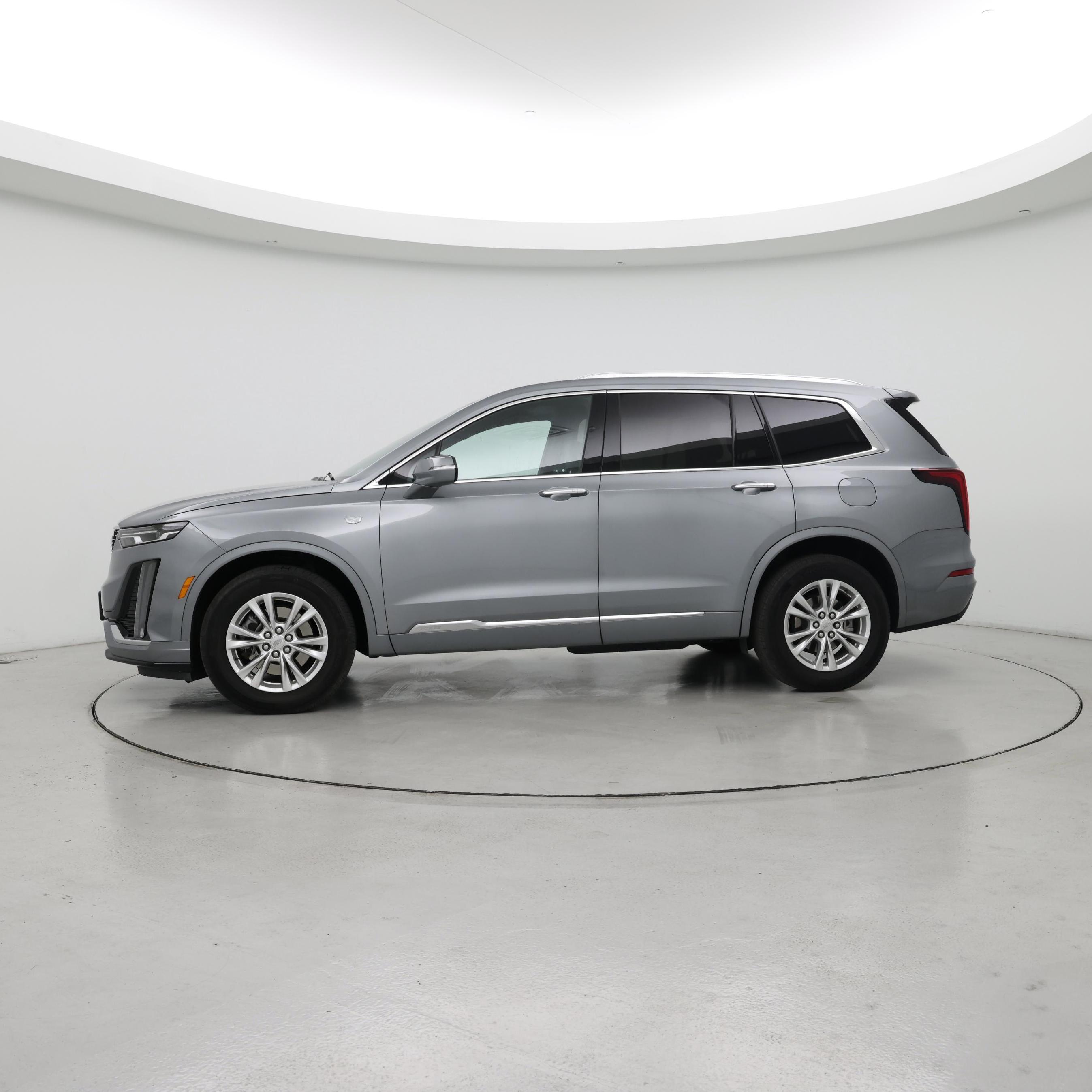 Thumbnail: 2023 Cadillac XT6 - 3