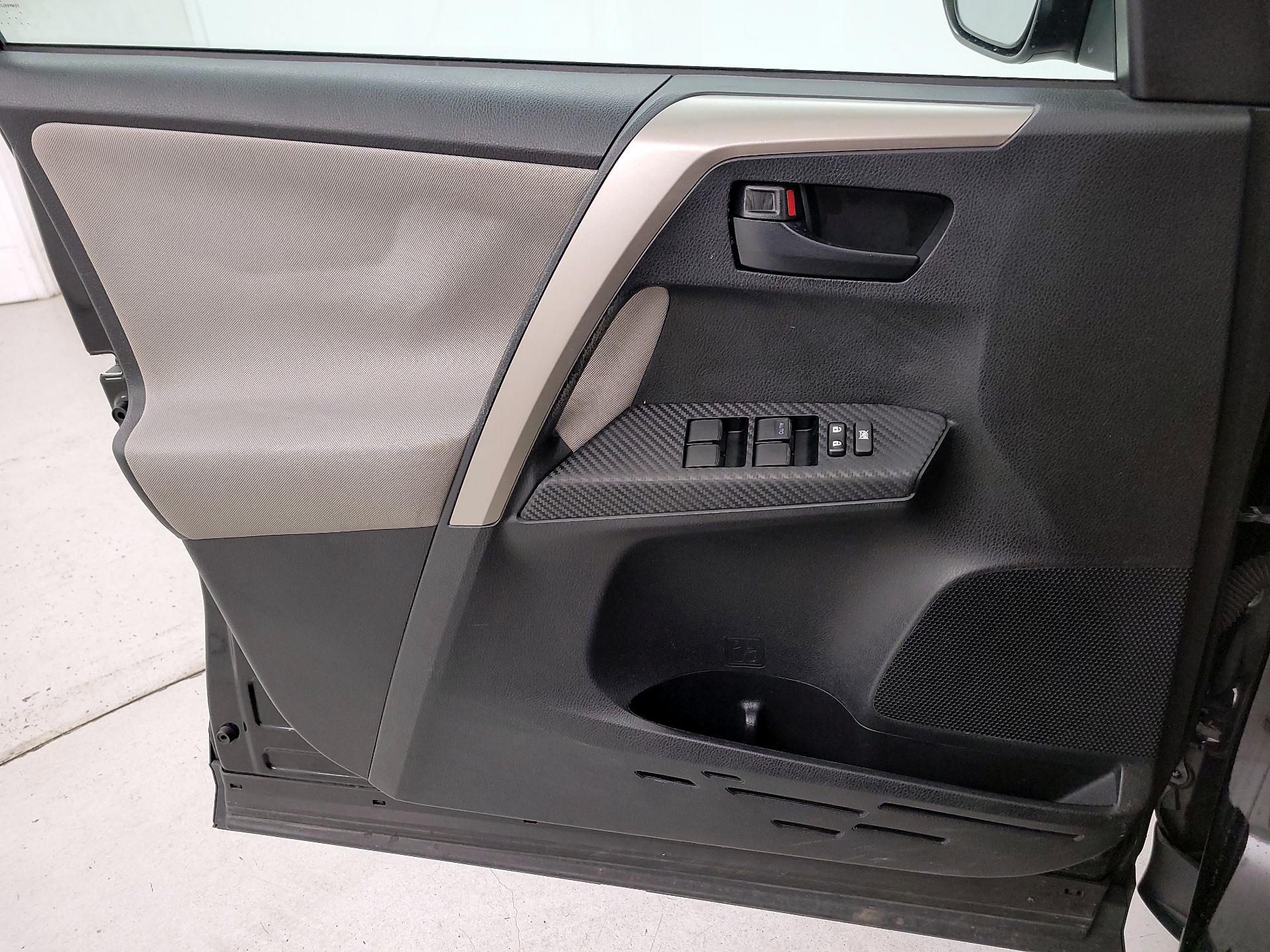 Thumbnail: 2015 Toyota RAV4 - 12