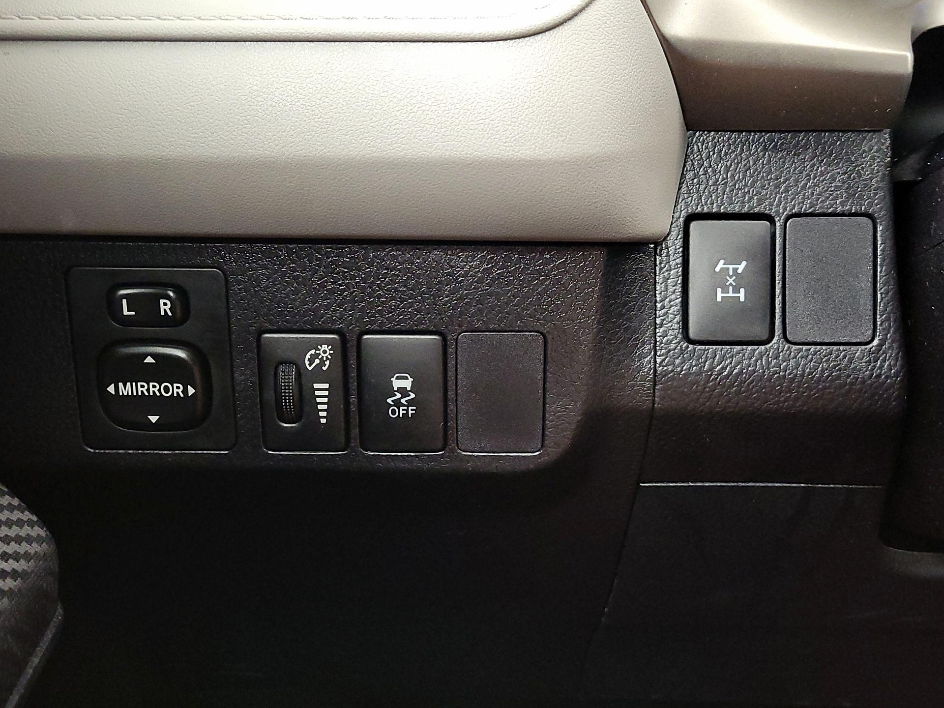 Thumbnail: 2015 Toyota RAV4 - 13