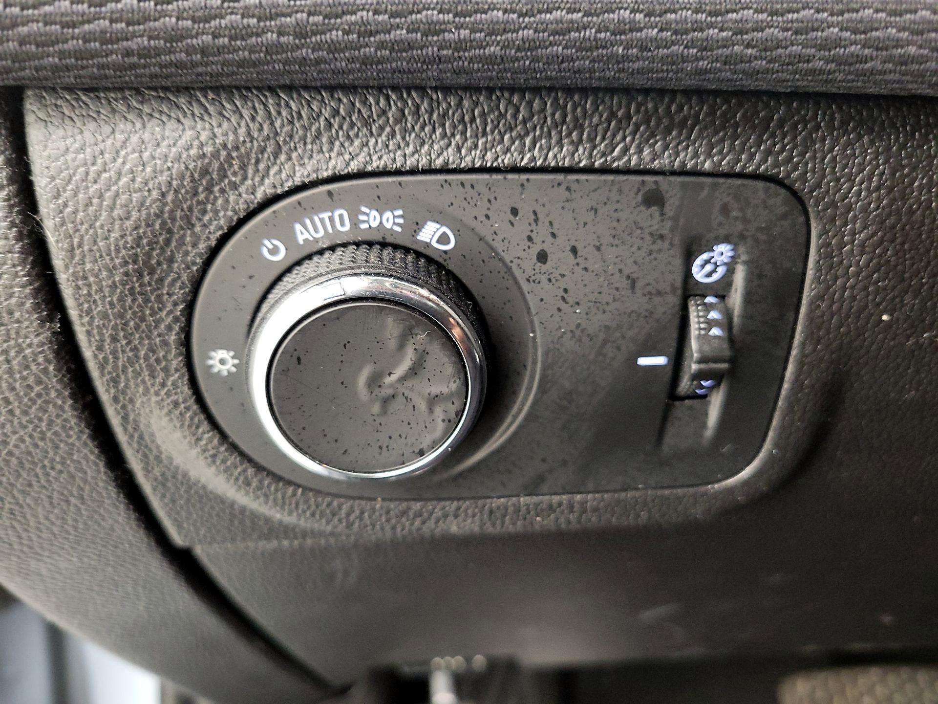 Thumbnail: 2018 Chevrolet Cruze - 13