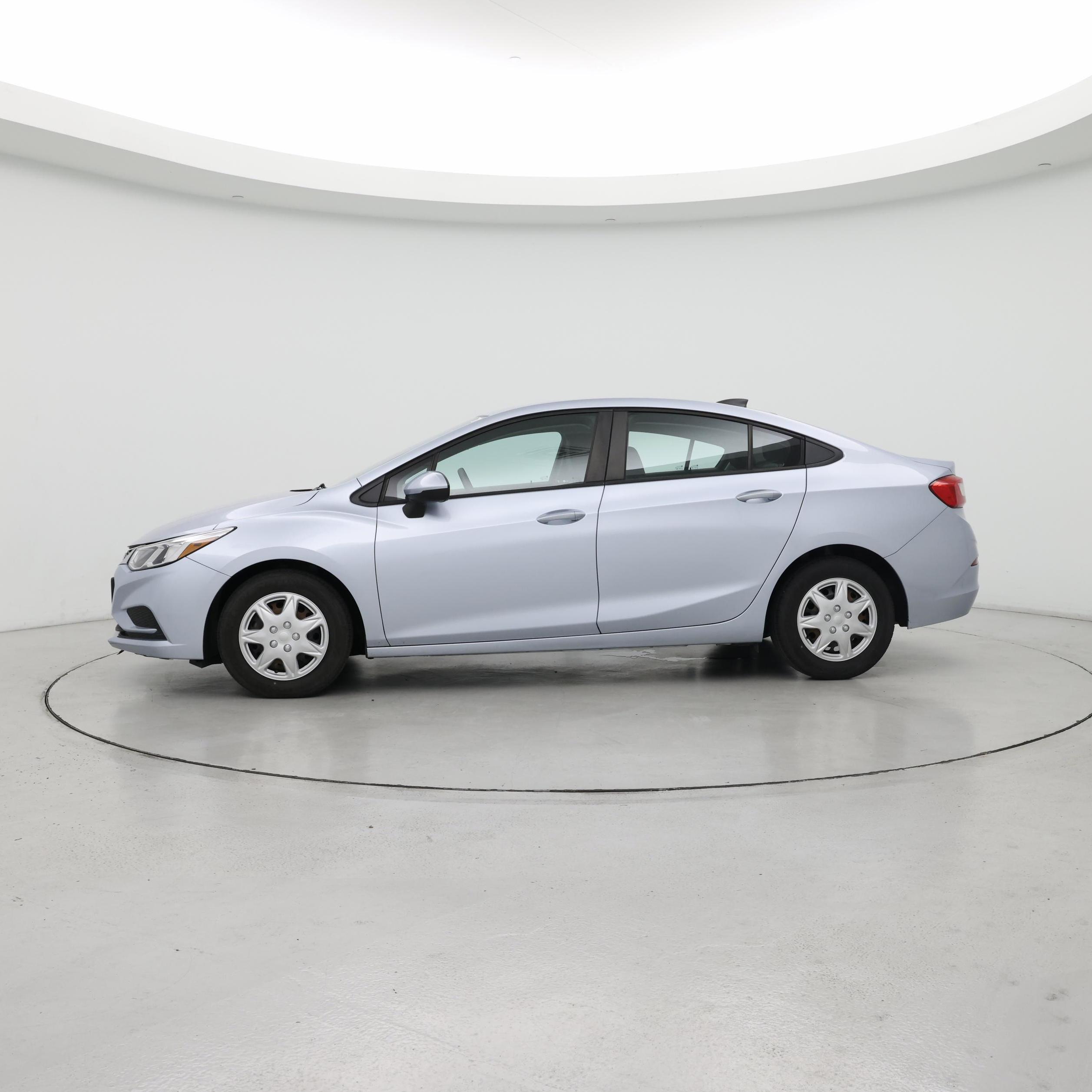 Thumbnail: 2018 Chevrolet Cruze - 3