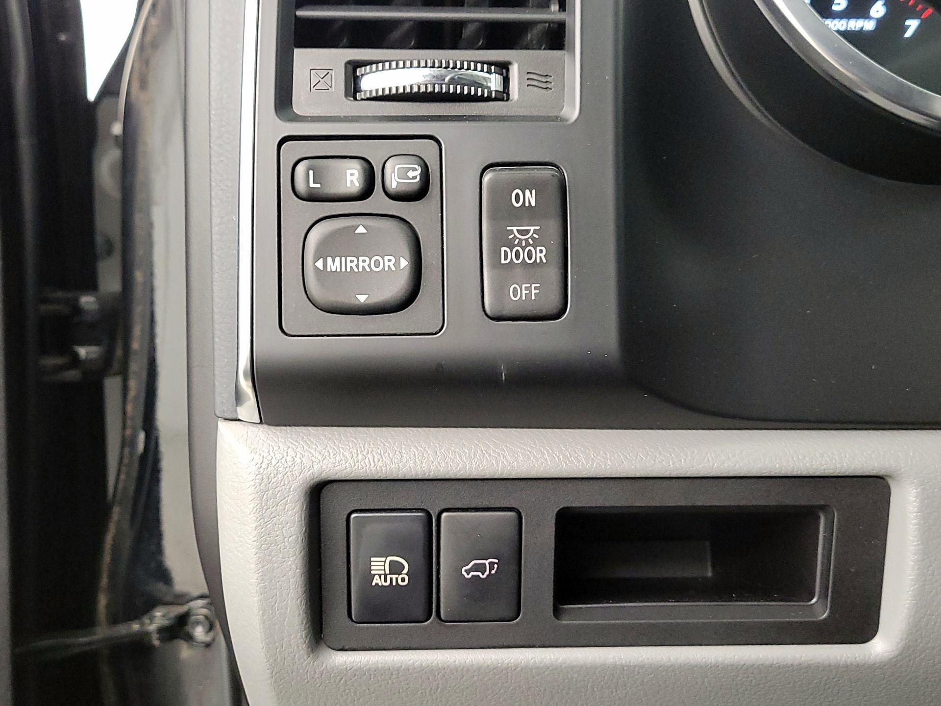 Thumbnail: 2018 Toyota Sequoia - 13