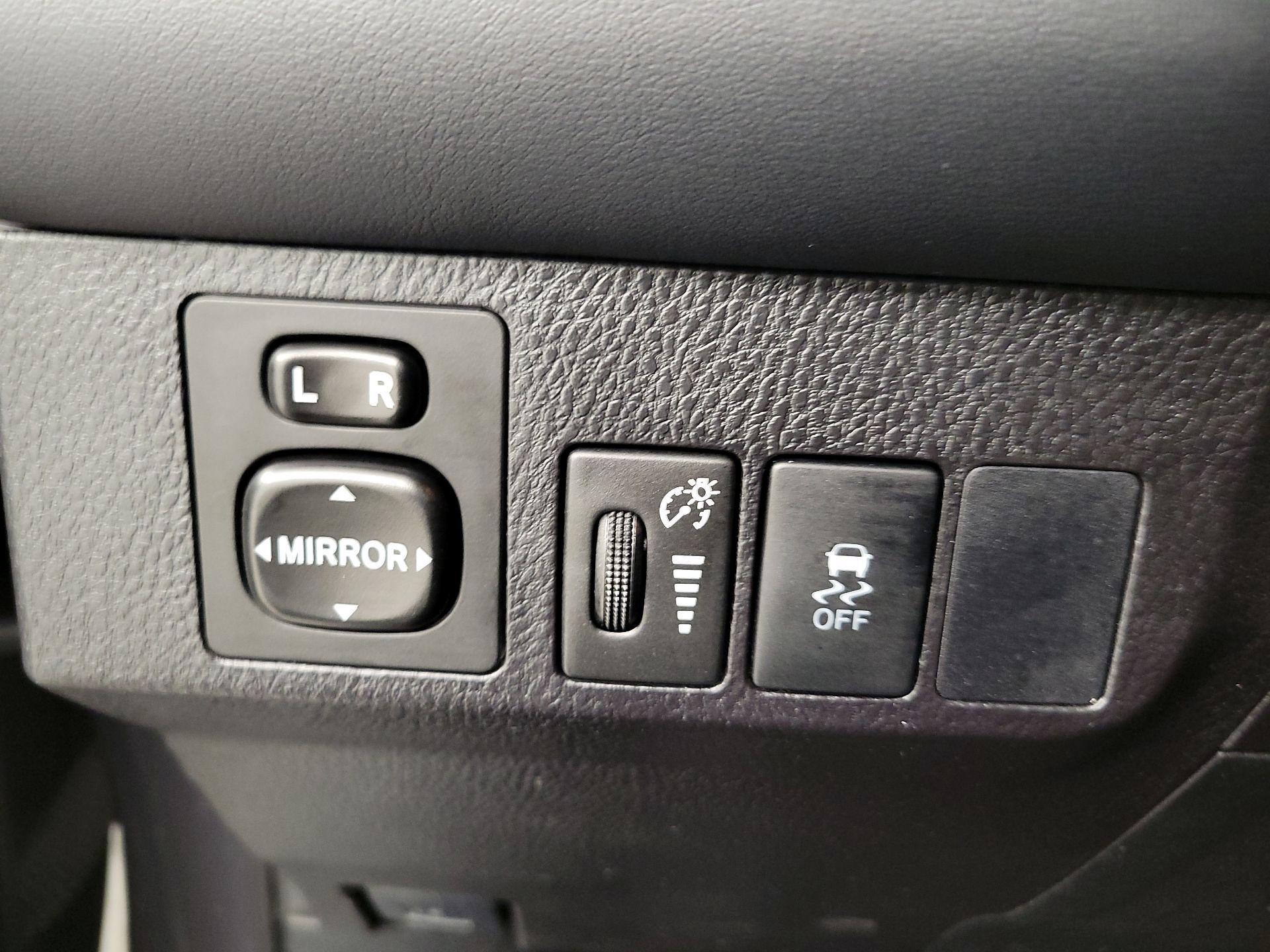 Thumbnail: 2015 Toyota RAV4 - 13