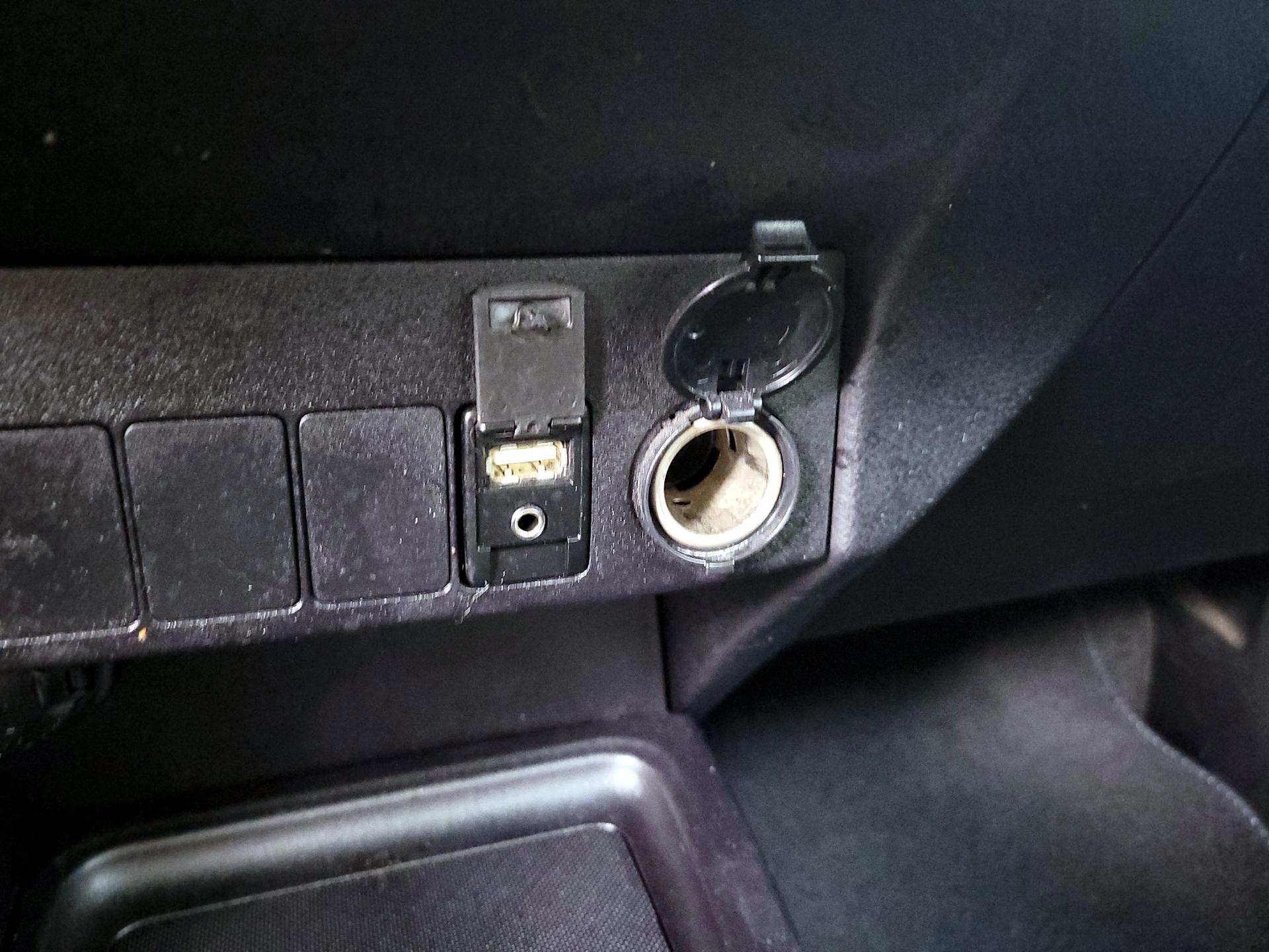 Thumbnail: 2015 Toyota RAV4 - 19