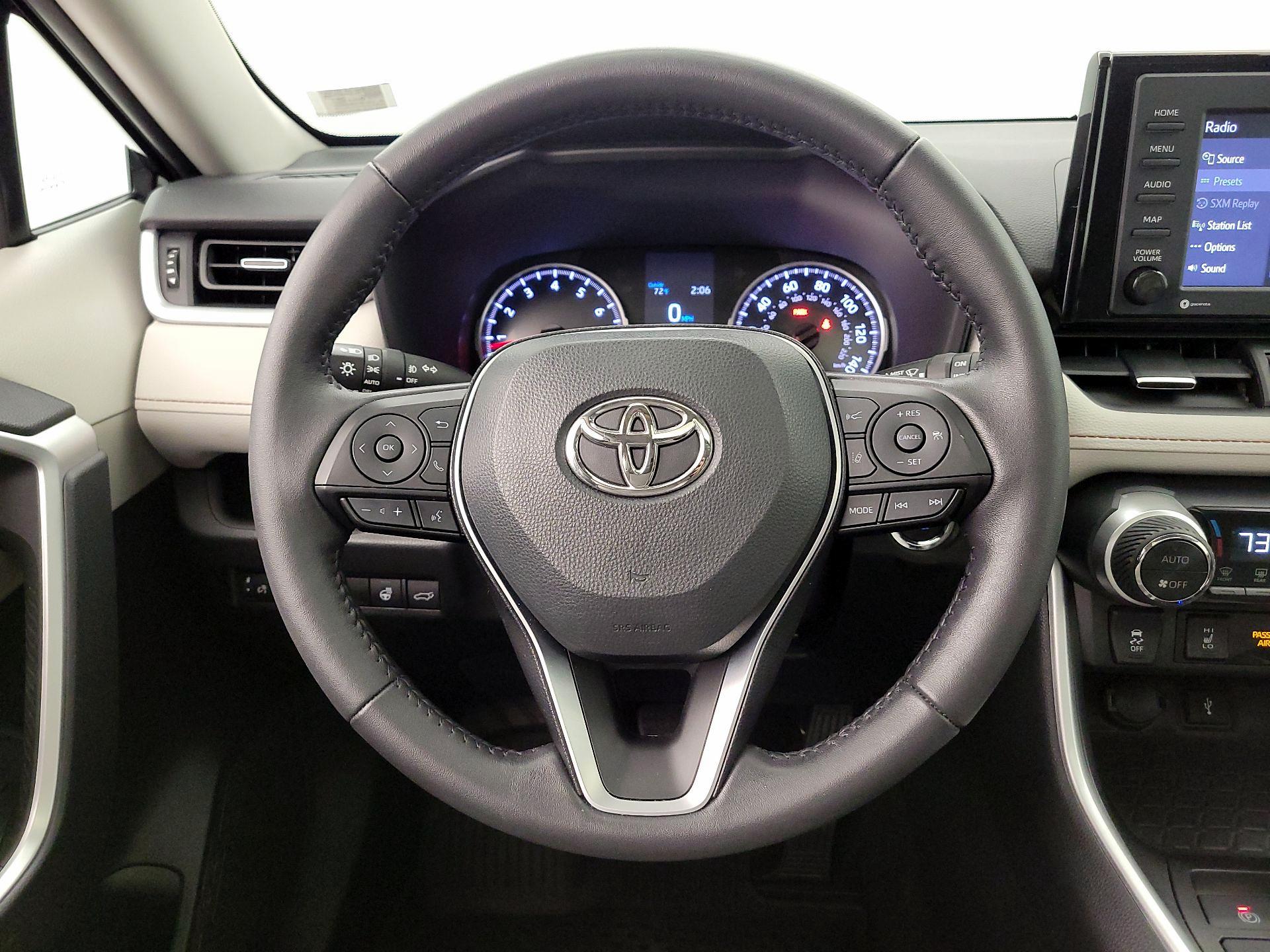 Thumbnail: 2022 Toyota RAV4 - 10