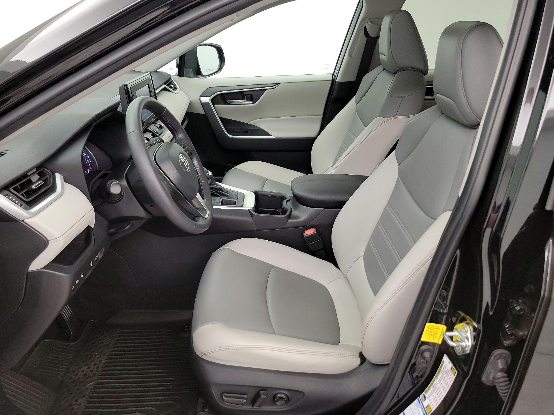 Thumbnail: 2022 Toyota RAV4 - 11